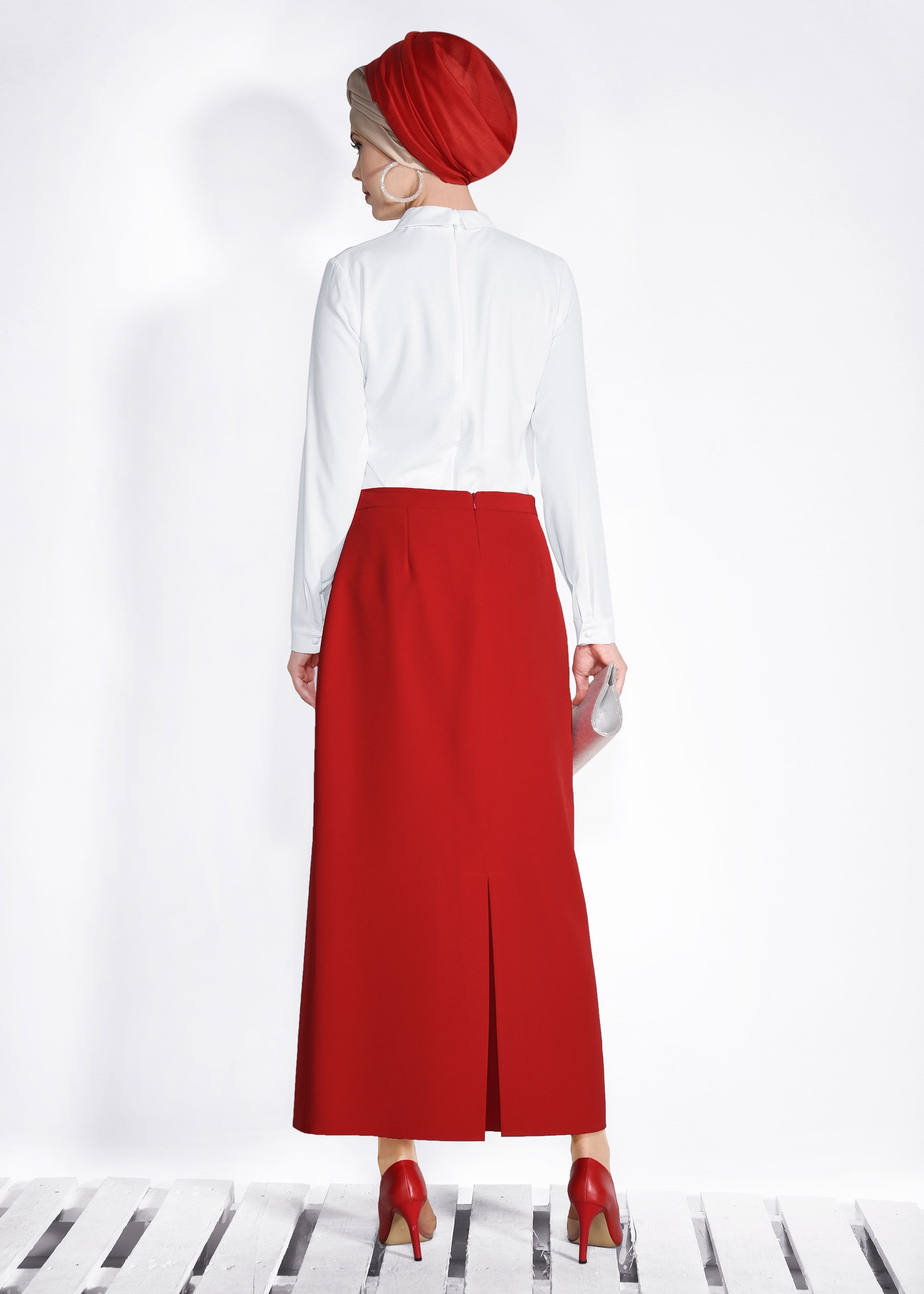 Tesettür giyim BEYAZ İNCİLİ OMUZLARI NAKIŞLI BLUZ 4137