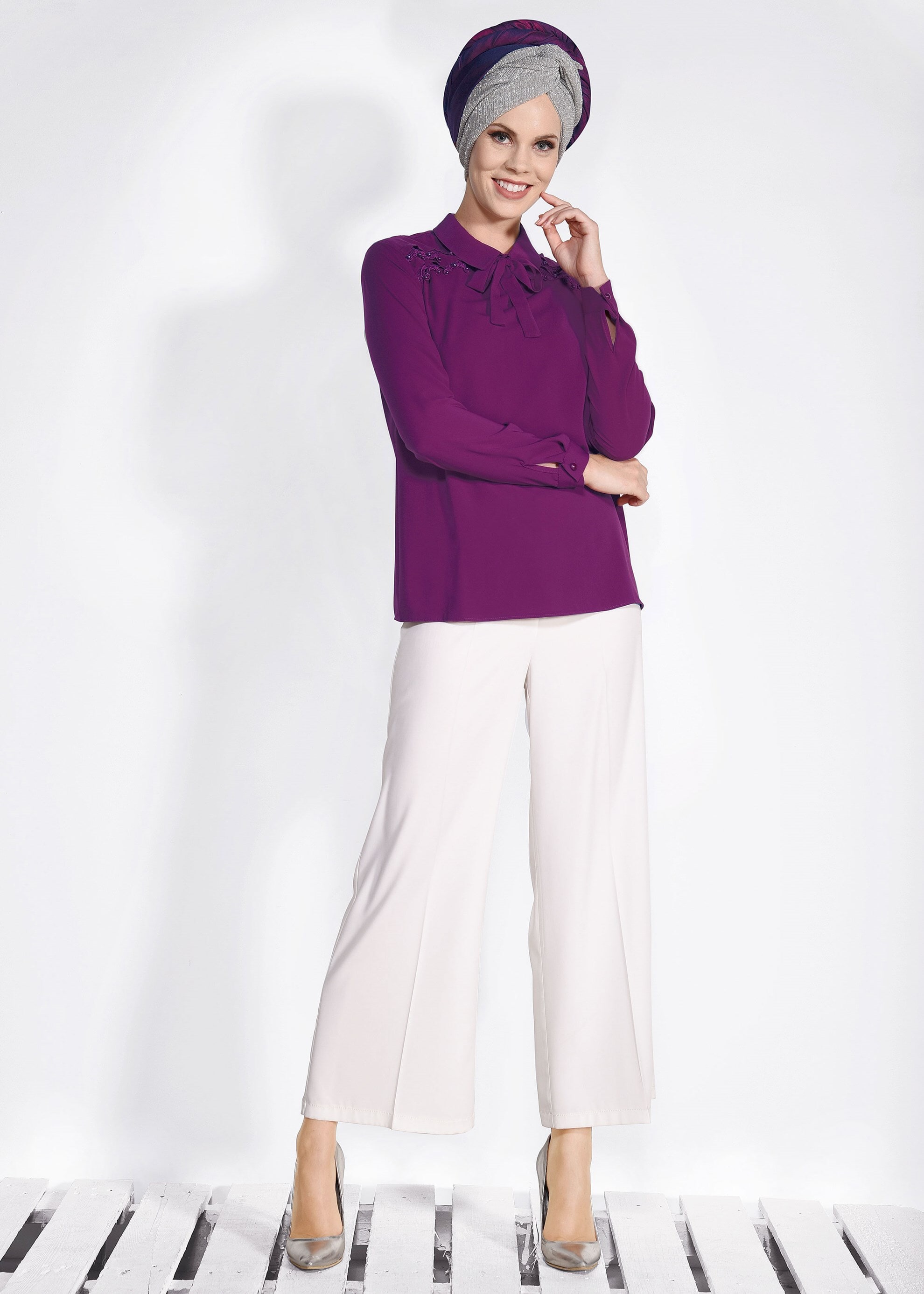 Tesettür giyim FUŞYA İNCİLİ OMUZLARI NAKIŞLI BLUZ 4137