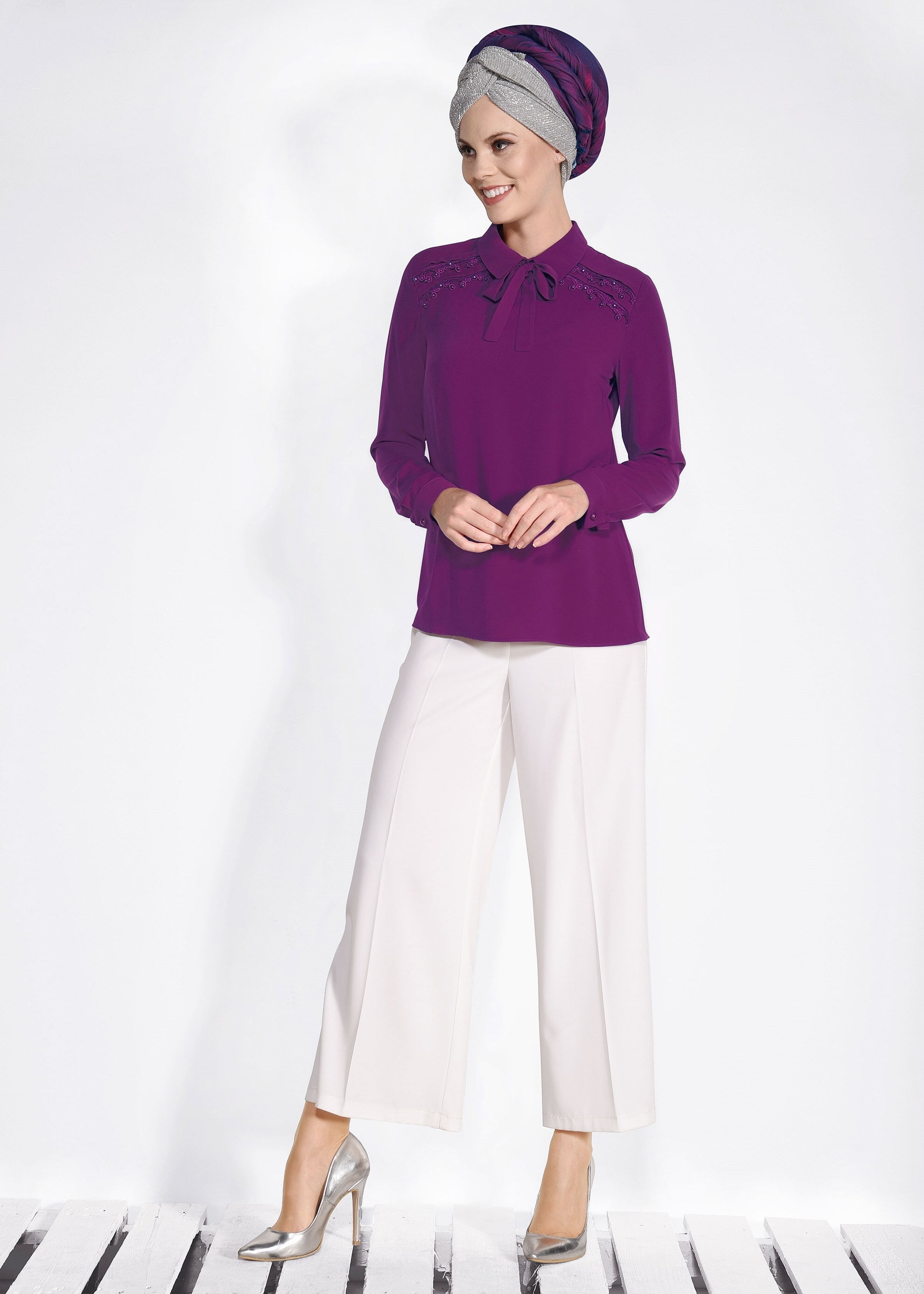 Tesettür giyim FUŞYA İNCİLİ OMUZLARI NAKIŞLI BLUZ 4137