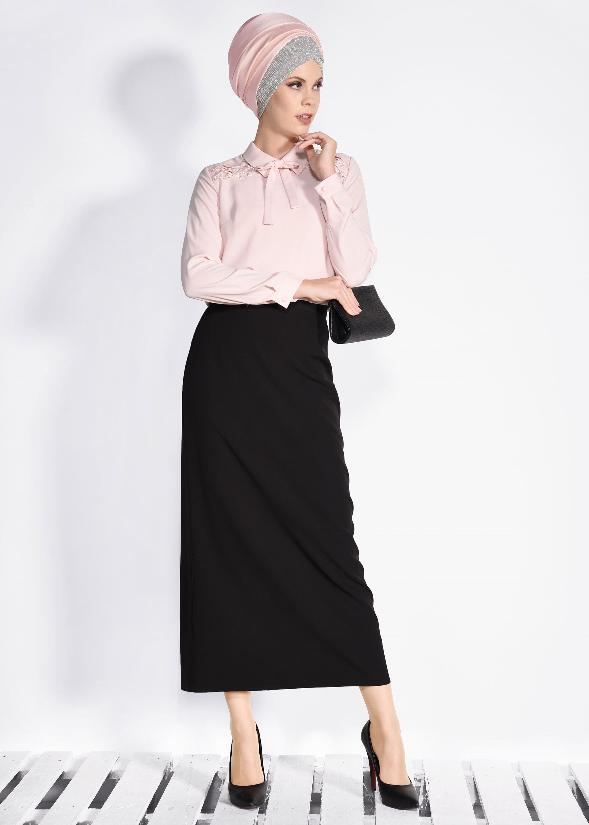 Tesettür giyim PUDRA İNCİLİ OMUZLARI NAKIŞLI BLUZ 4137