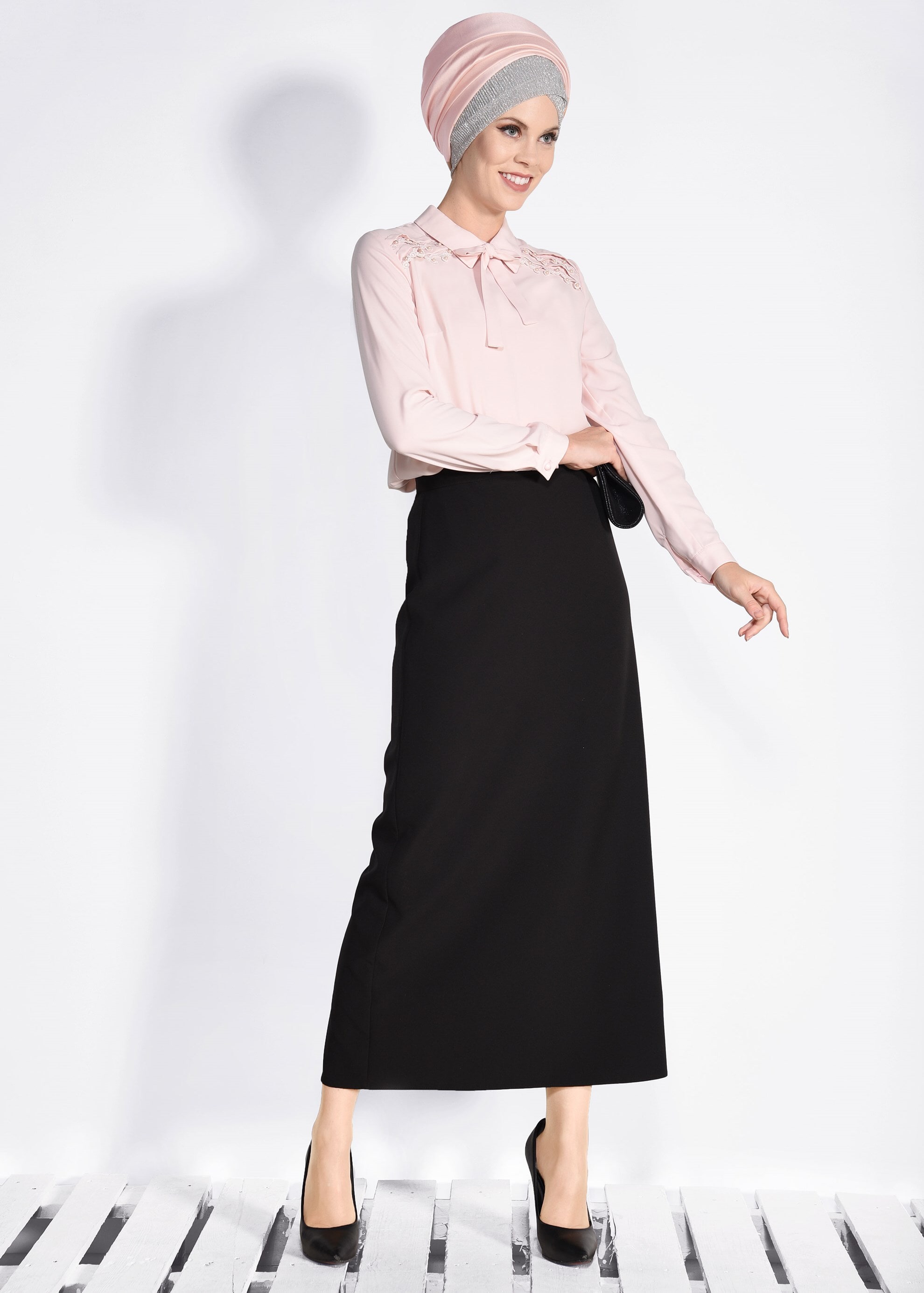 Tesettür giyim PUDRA İNCİLİ OMUZLARI NAKIŞLI BLUZ 4137