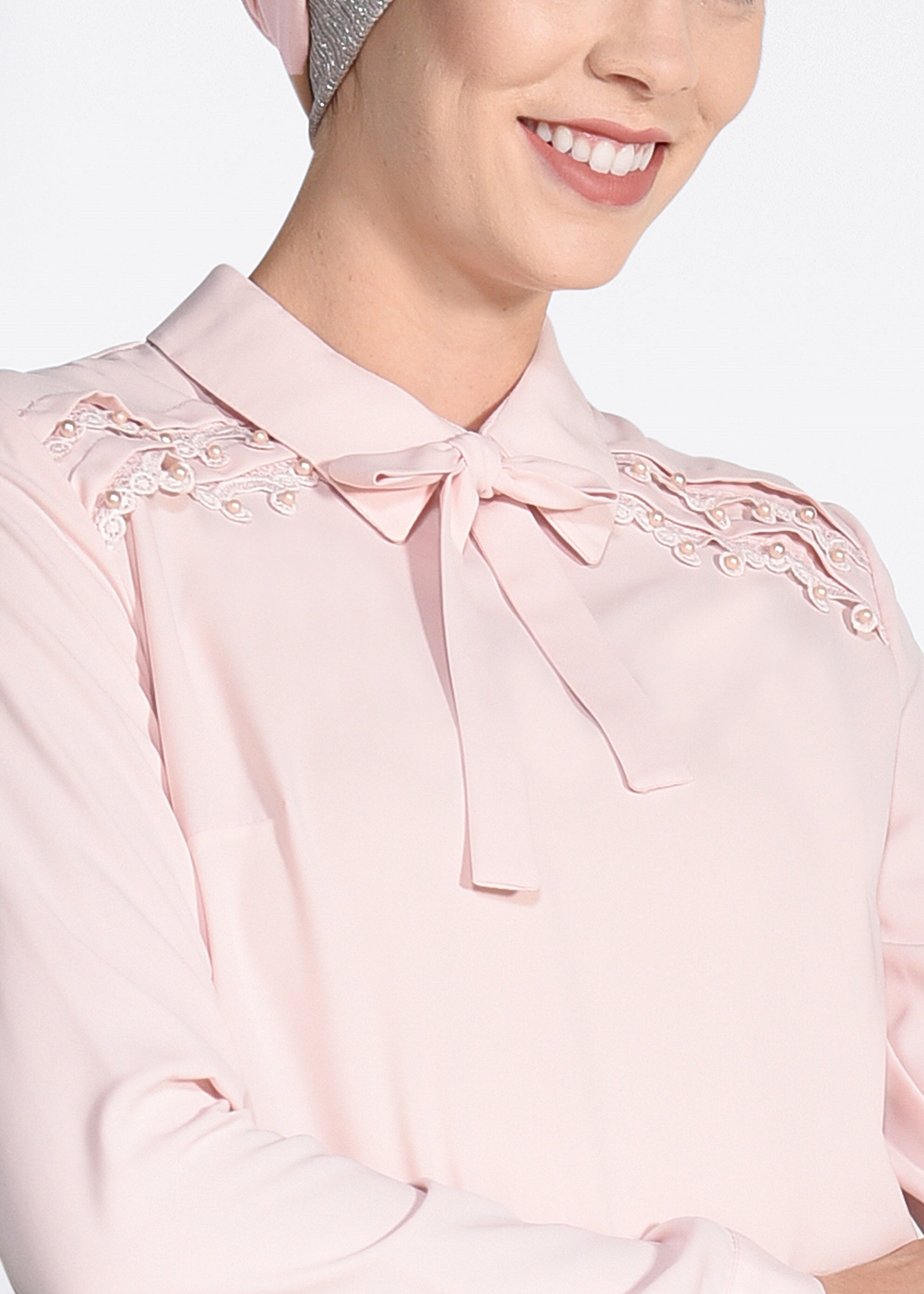 Tesettür giyim PUDRA İNCİLİ OMUZLARI NAKIŞLI BLUZ 4137