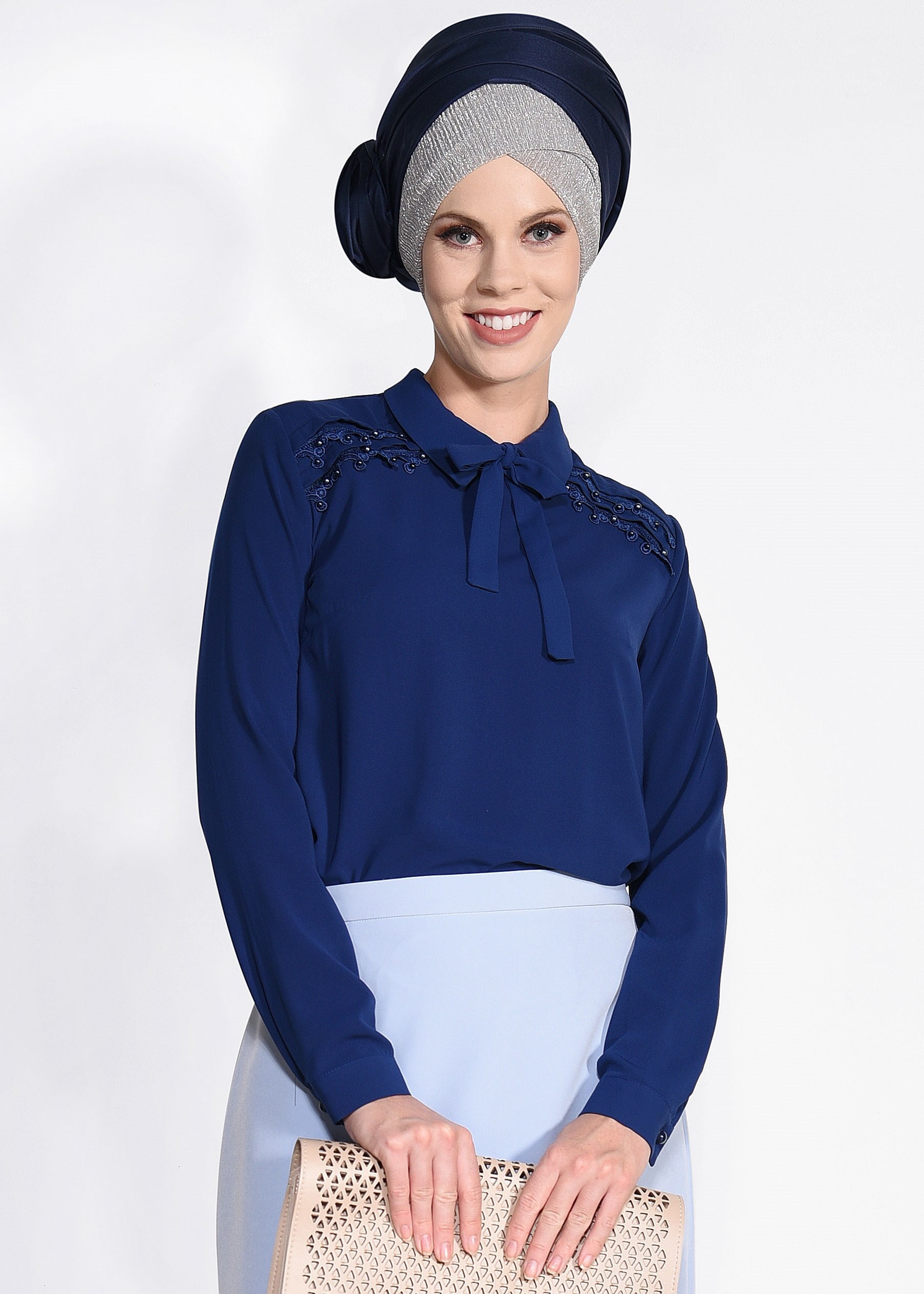 Tesettür giyim LACİVERT İNCİLİ OMUZLARI NAKIŞLI BLUZ 4137