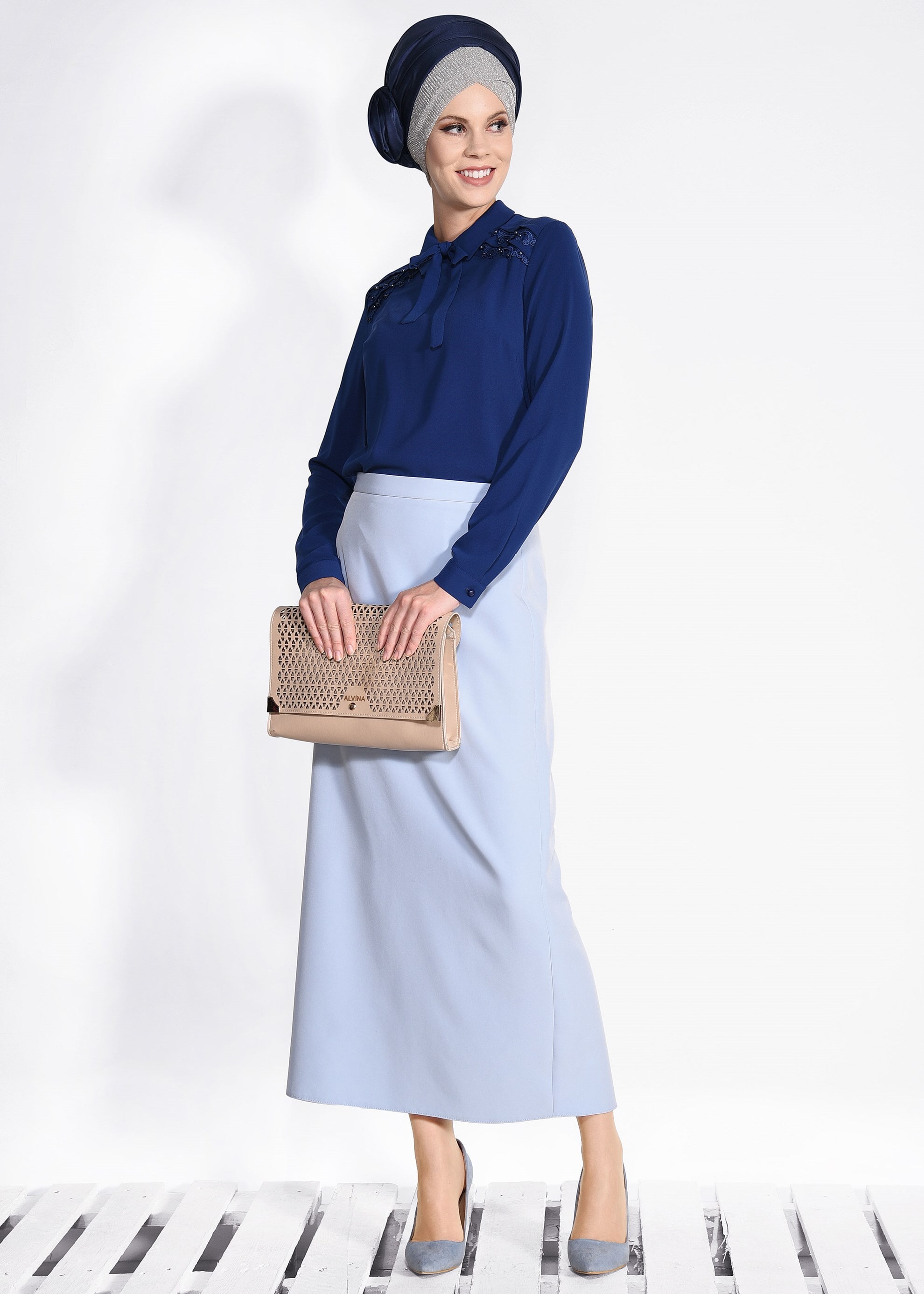 Tesettür giyim LACİVERT İNCİLİ OMUZLARI NAKIŞLI BLUZ 4137