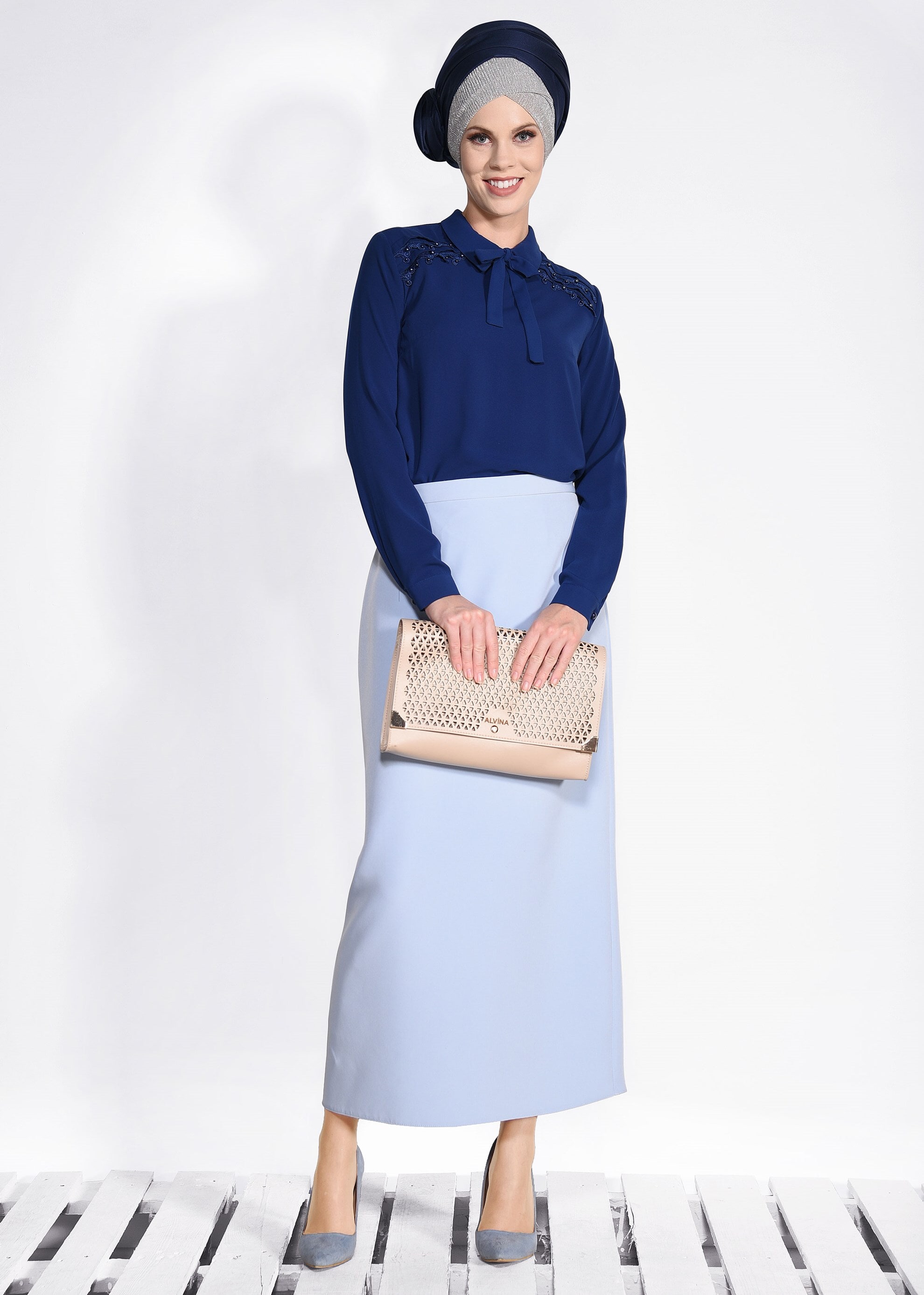 Tesettür giyim LACİVERT İNCİLİ OMUZLARI NAKIŞLI BLUZ 4137