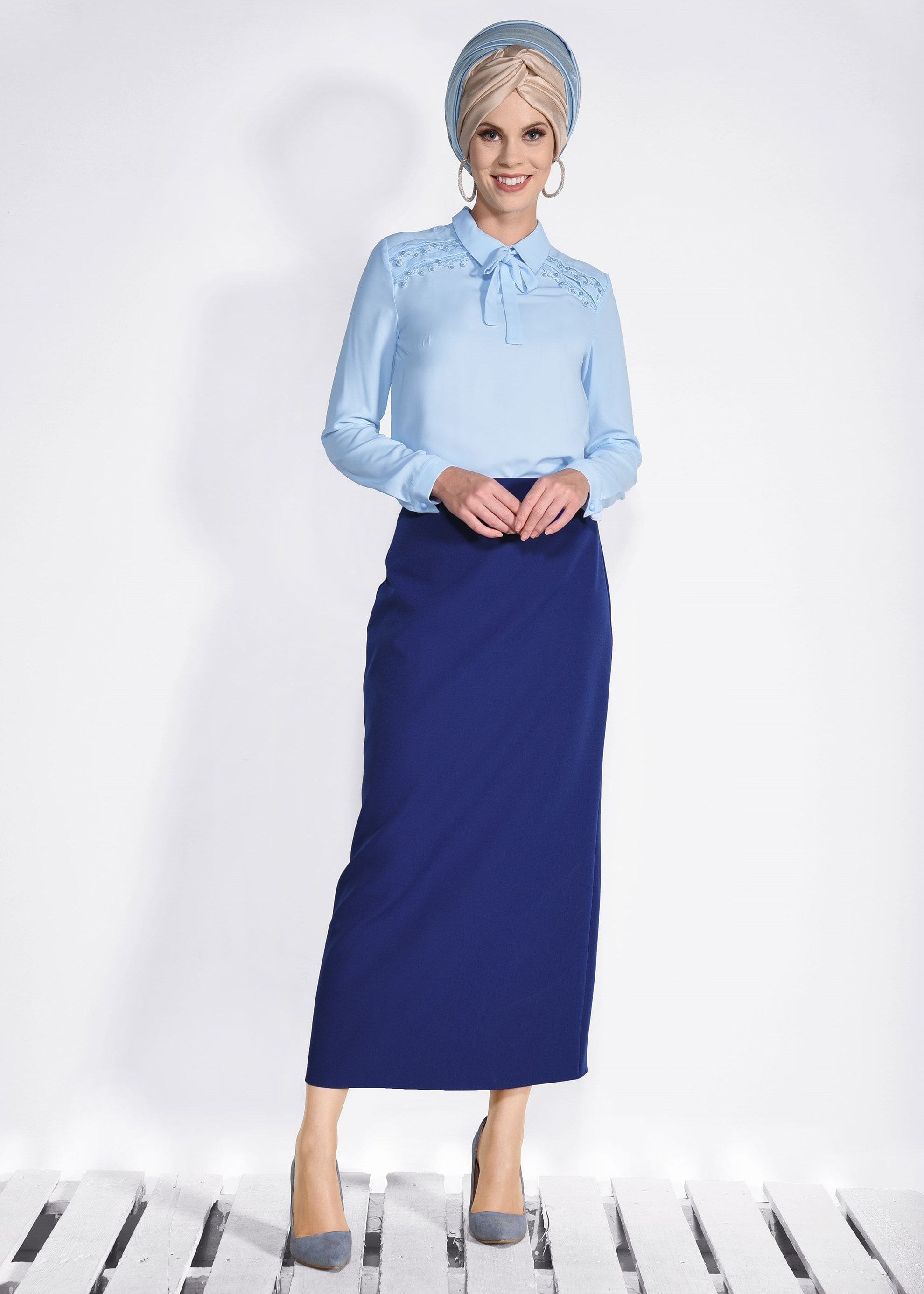 Tesettür giyim MAVİ İNCİLİ OMUZLARI NAKIŞLI BLUZ 4137