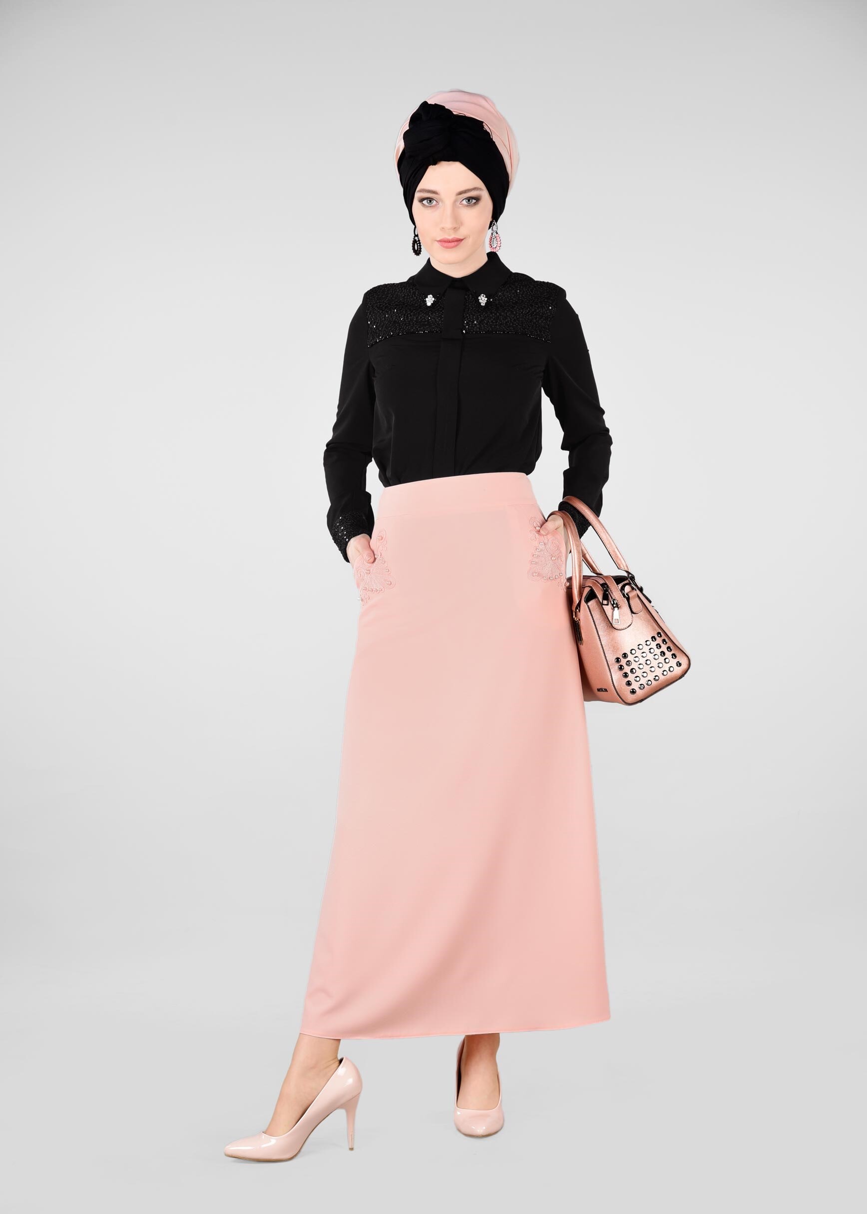 Tesettür giyim SİYAH DOKULU SİVRİ YAKA BLUZ 4139