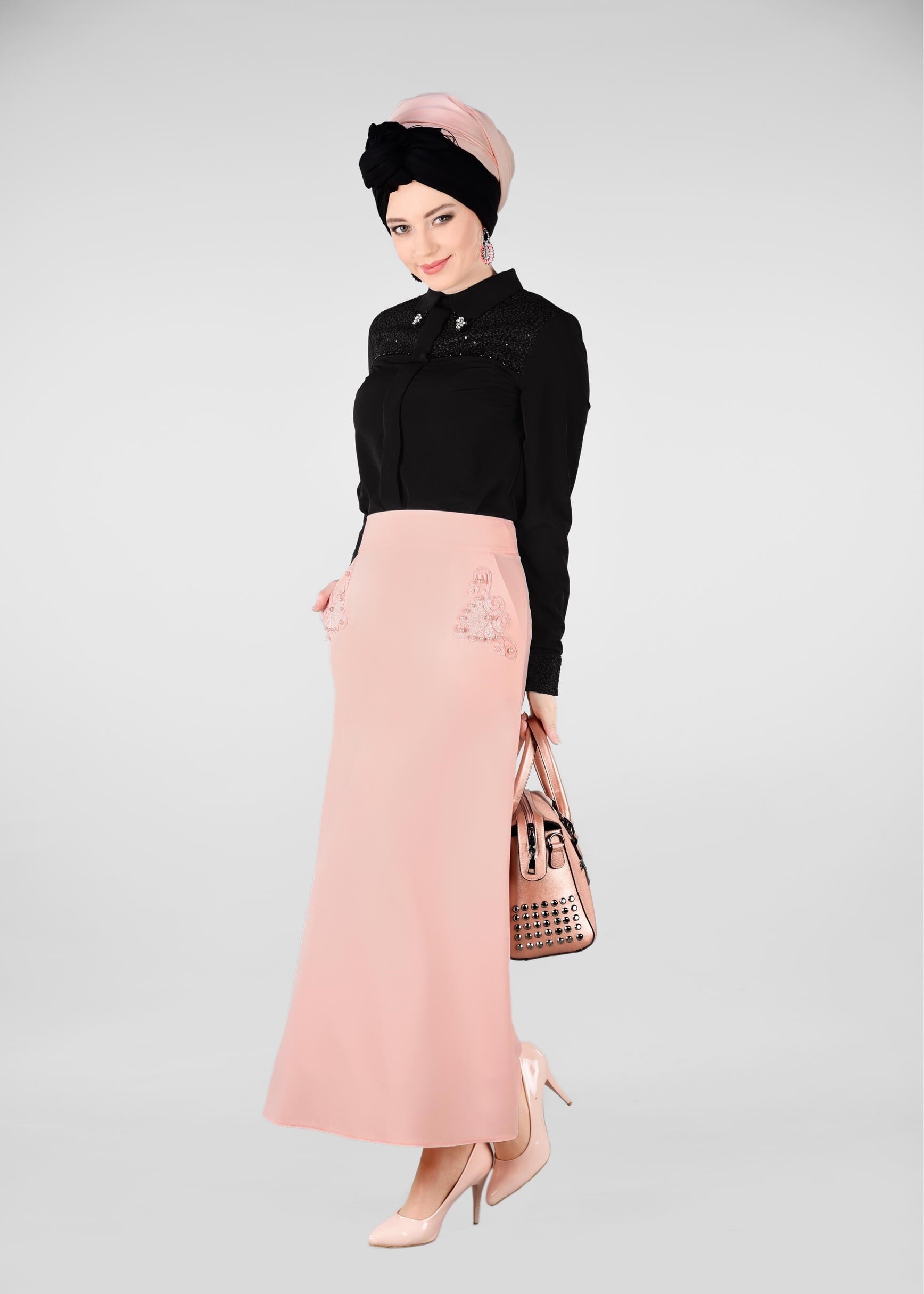 Tesettür giyim SİYAH DOKULU SİVRİ YAKA BLUZ 4139