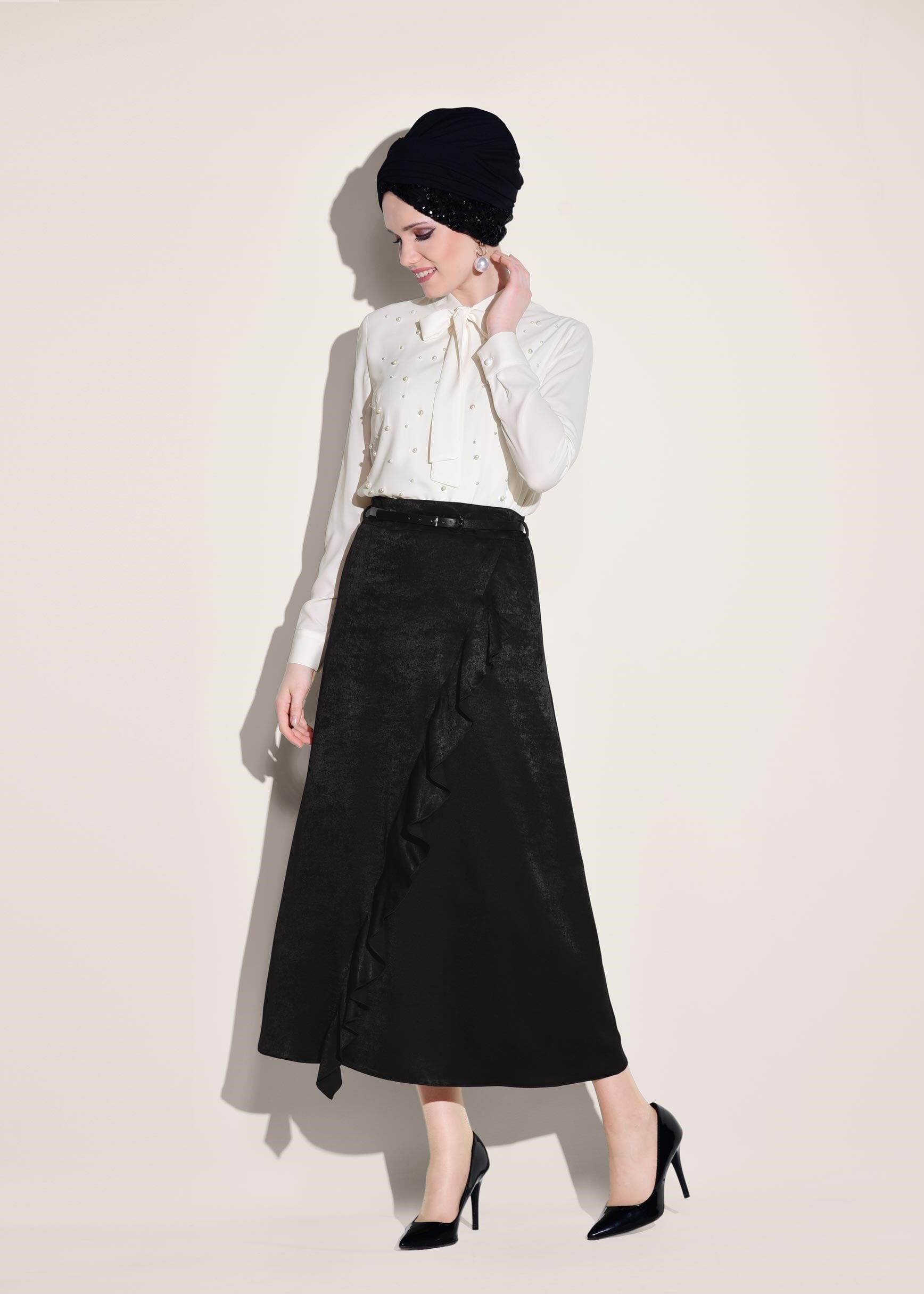 Tesettür giyim EKRU FULARLI İNCİ İŞLEMELİ BLUZ 4155