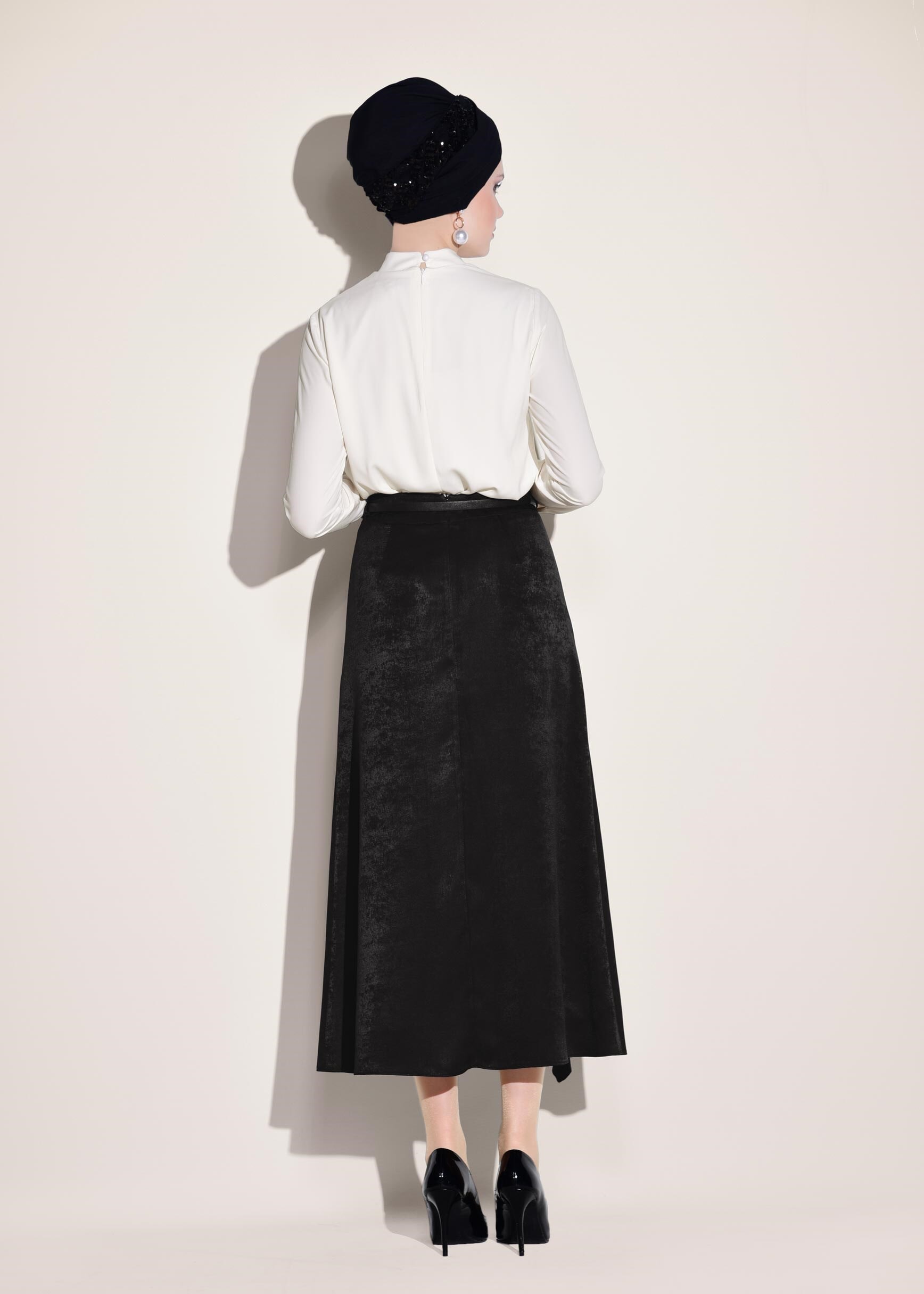 Tesettür giyim EKRU FULARLI İNCİ İŞLEMELİ BLUZ 4155