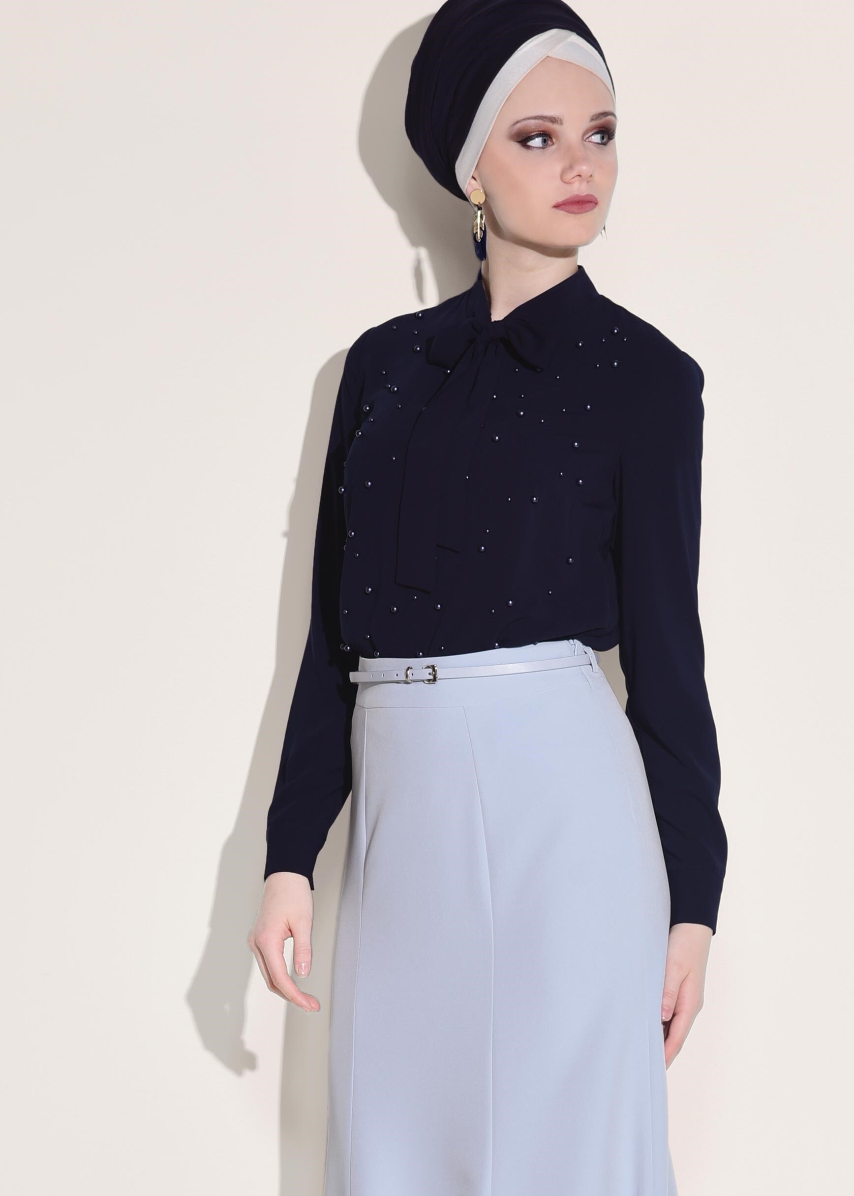 Tesettür giyim LACİVERT FULARLI İNCİ İŞLEMELİ BLUZ 4155