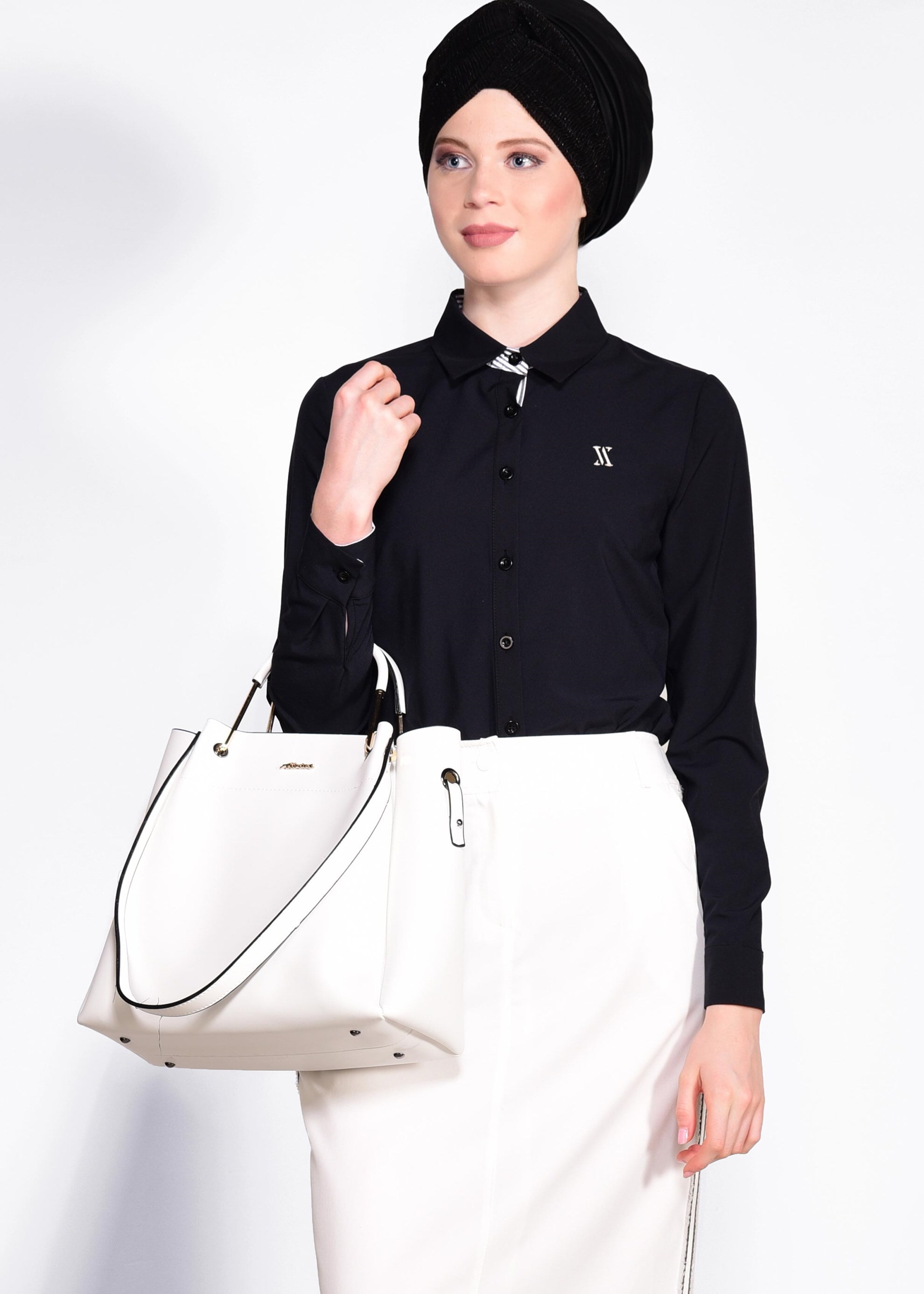 Tesettür giyim SİYAH ARMA DETAYLI BLUZ 4191