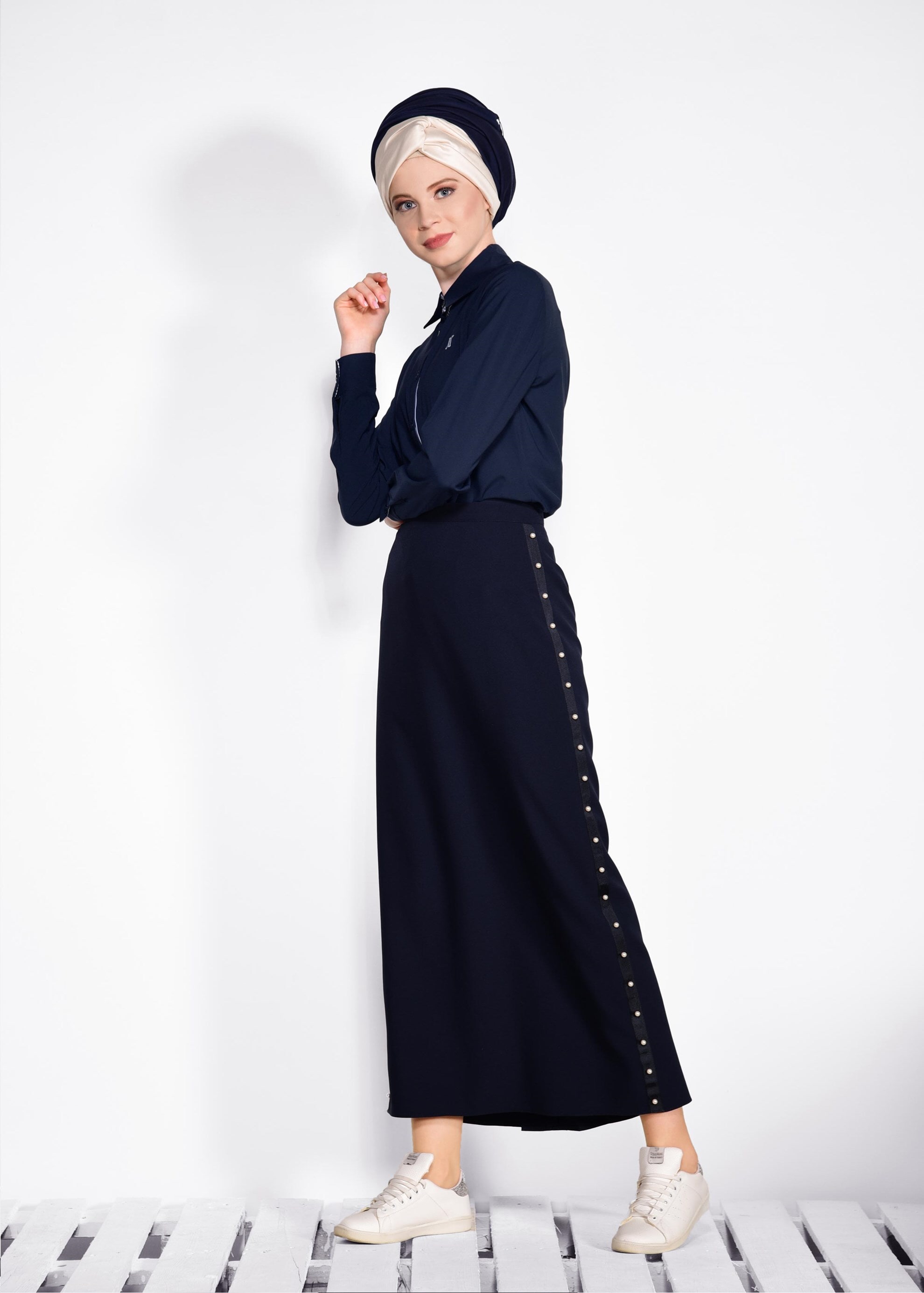 Tesettür giyim LACİVERT ARMA DETAYLI BLUZ 4191