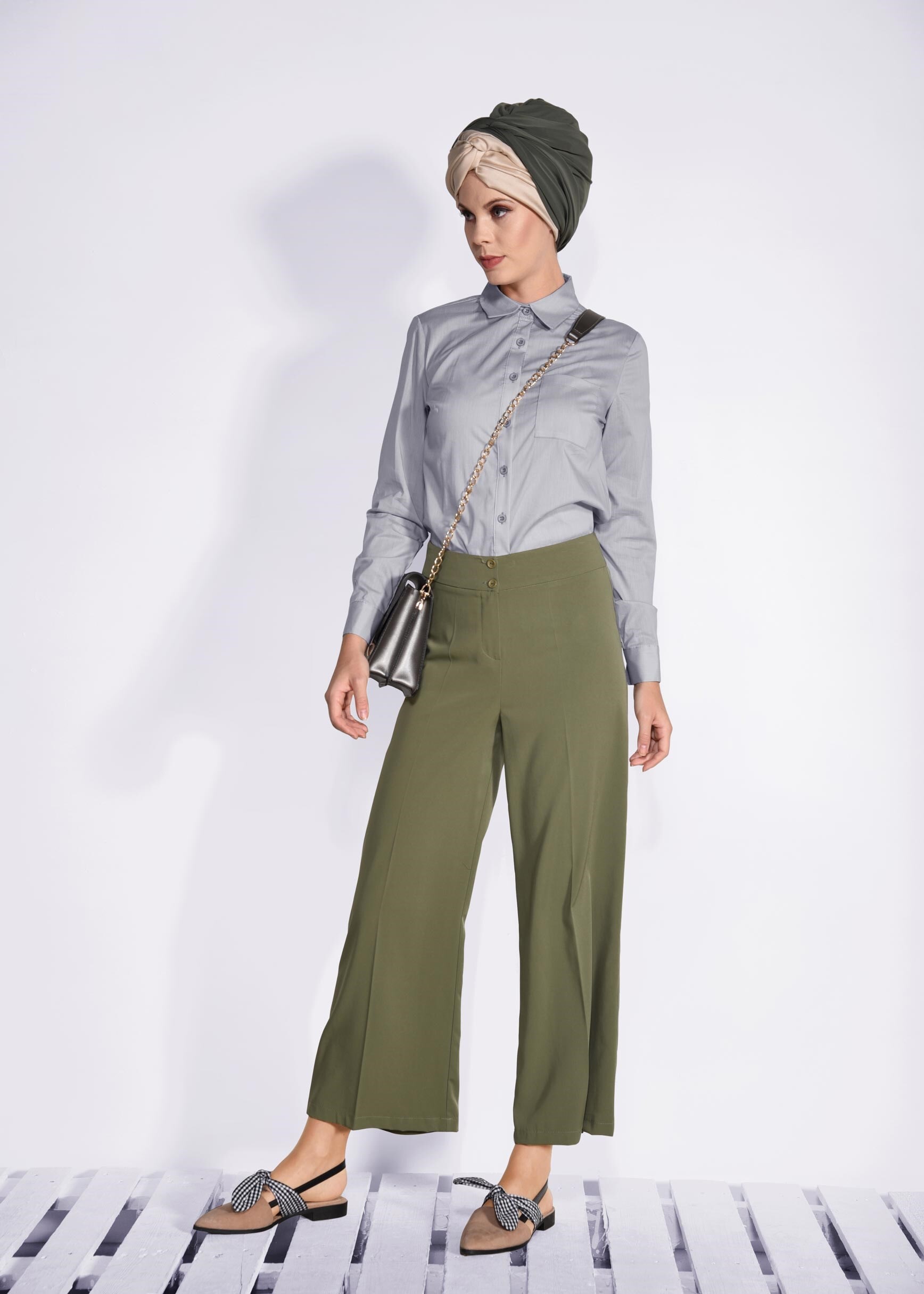 Tesettür giyim GRİ  DÜĞME DETAYLI BLUZ 4337