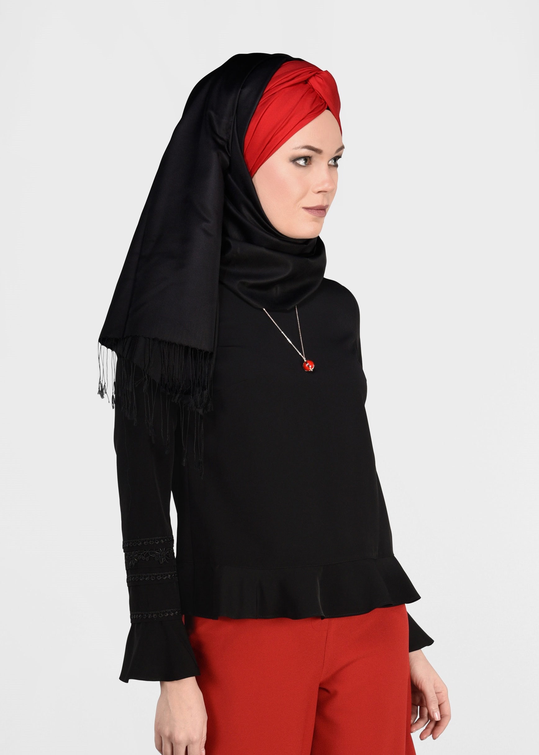 Tesettür giyim SİYAH NAKIŞ İŞLEMELİ BLUZ 4928