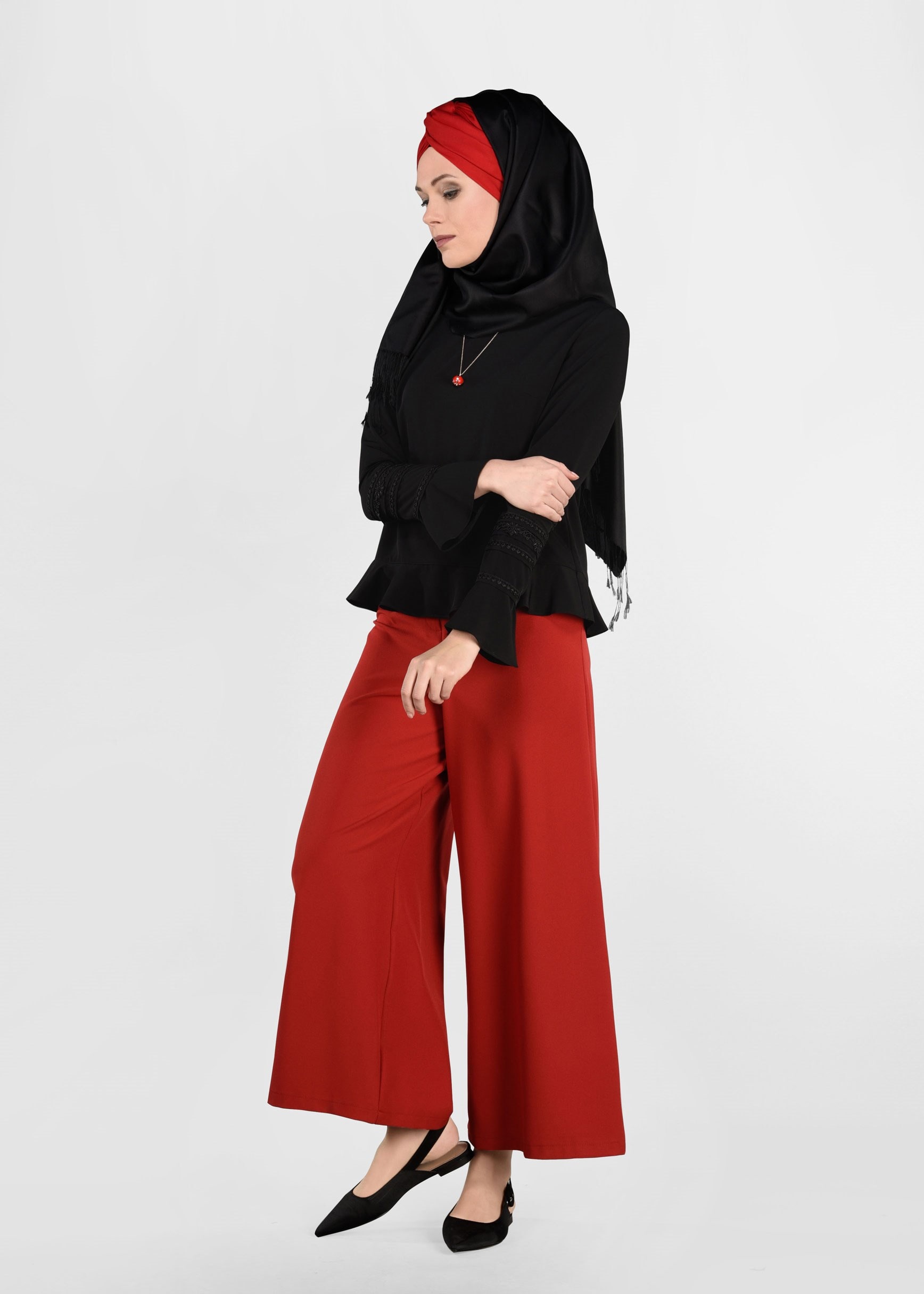 Tesettür giyim SİYAH NAKIŞ İŞLEMELİ BLUZ 4928