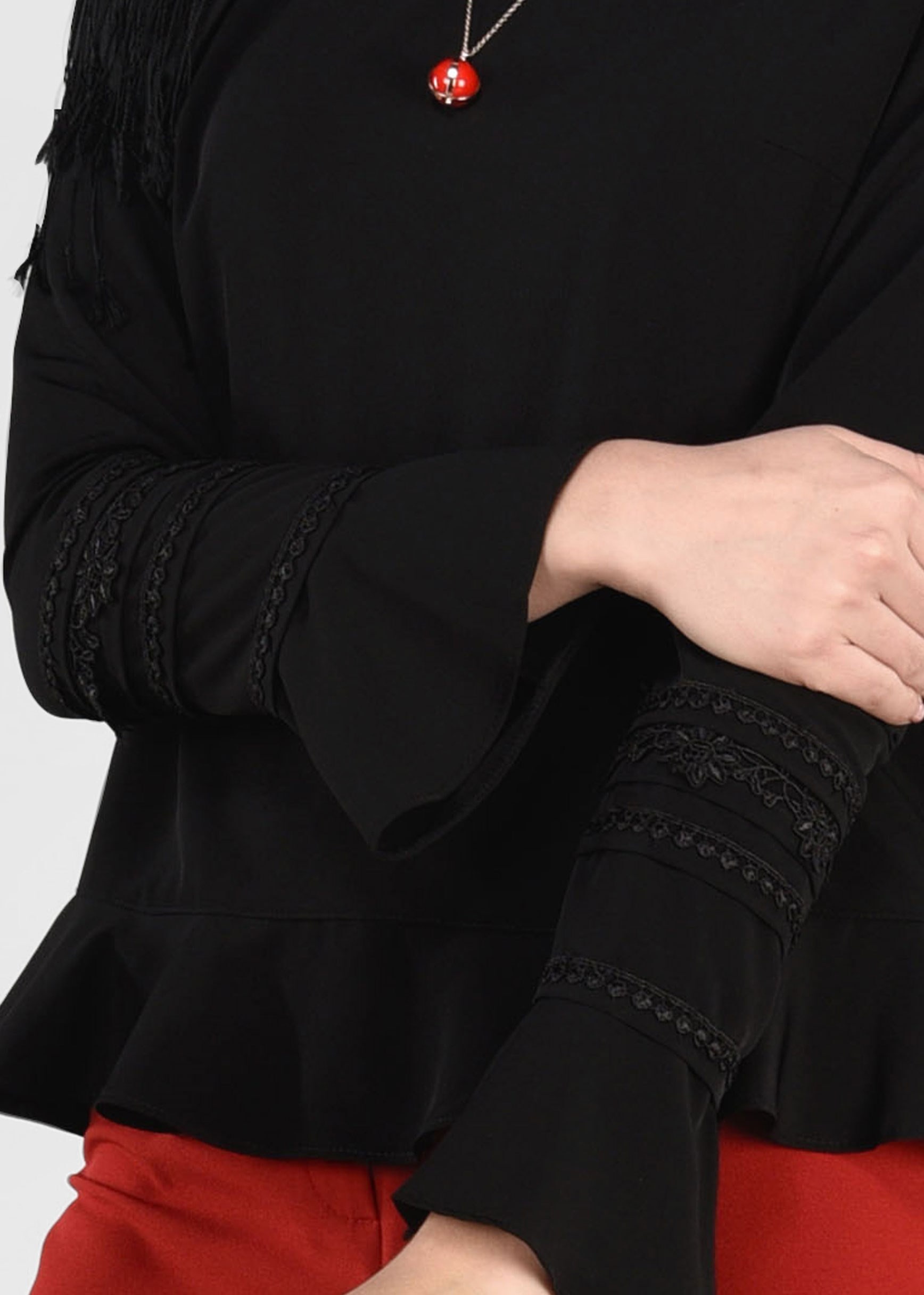 Tesettür giyim SİYAH NAKIŞ İŞLEMELİ BLUZ 4928