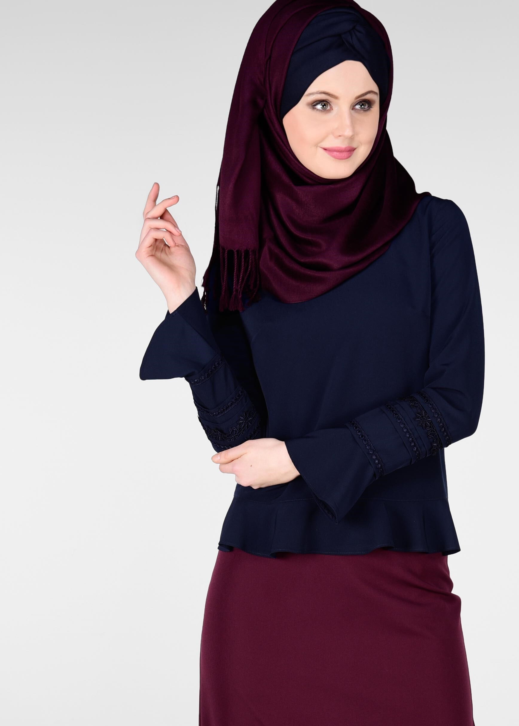 Tesettür giyim LACİVERT NAKIŞ İŞLEMELİ BLUZ 4928