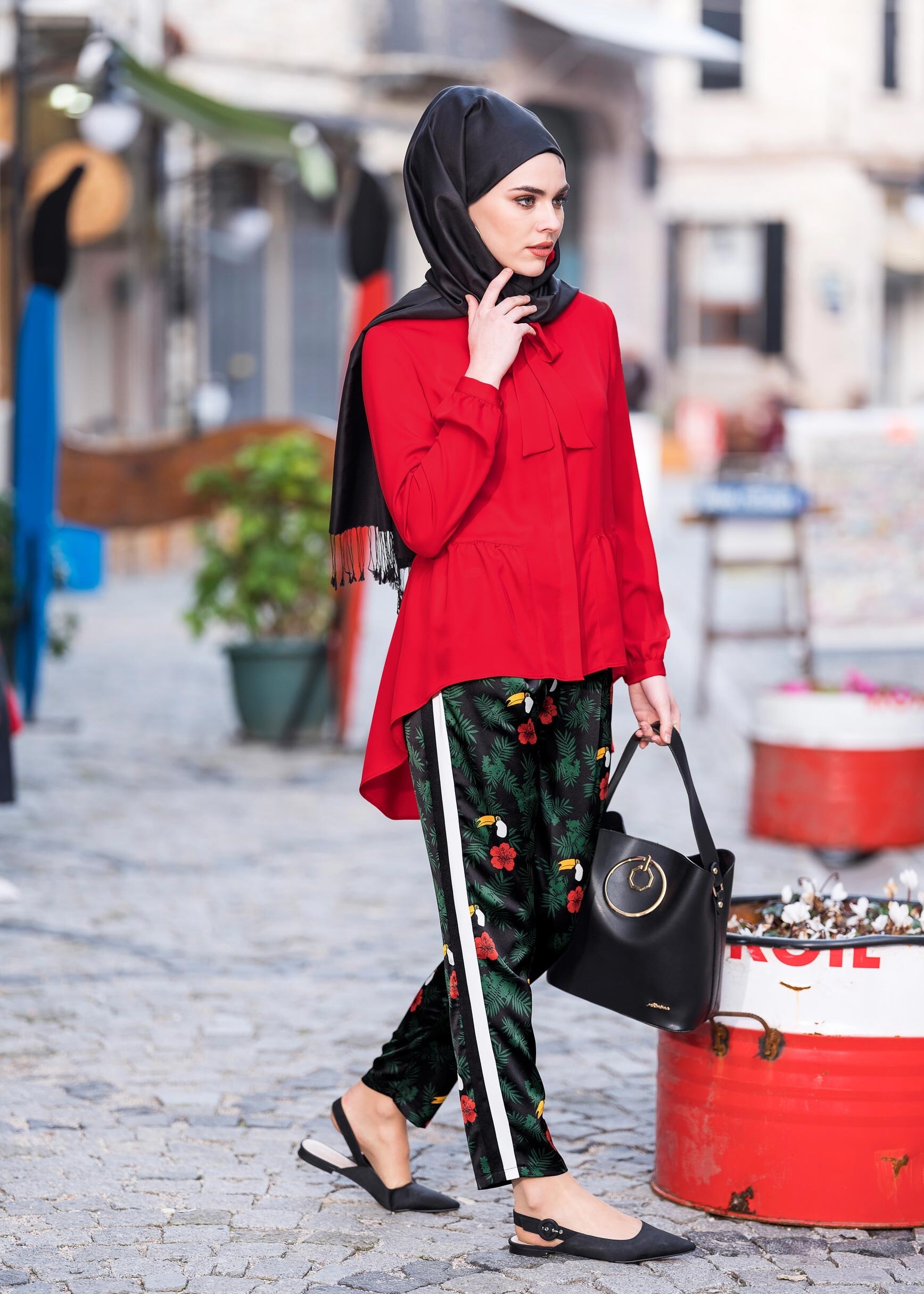 Tesettür giyim KIRMIZI FİYONK YAKA FIRFIRLI BLUZ 4976