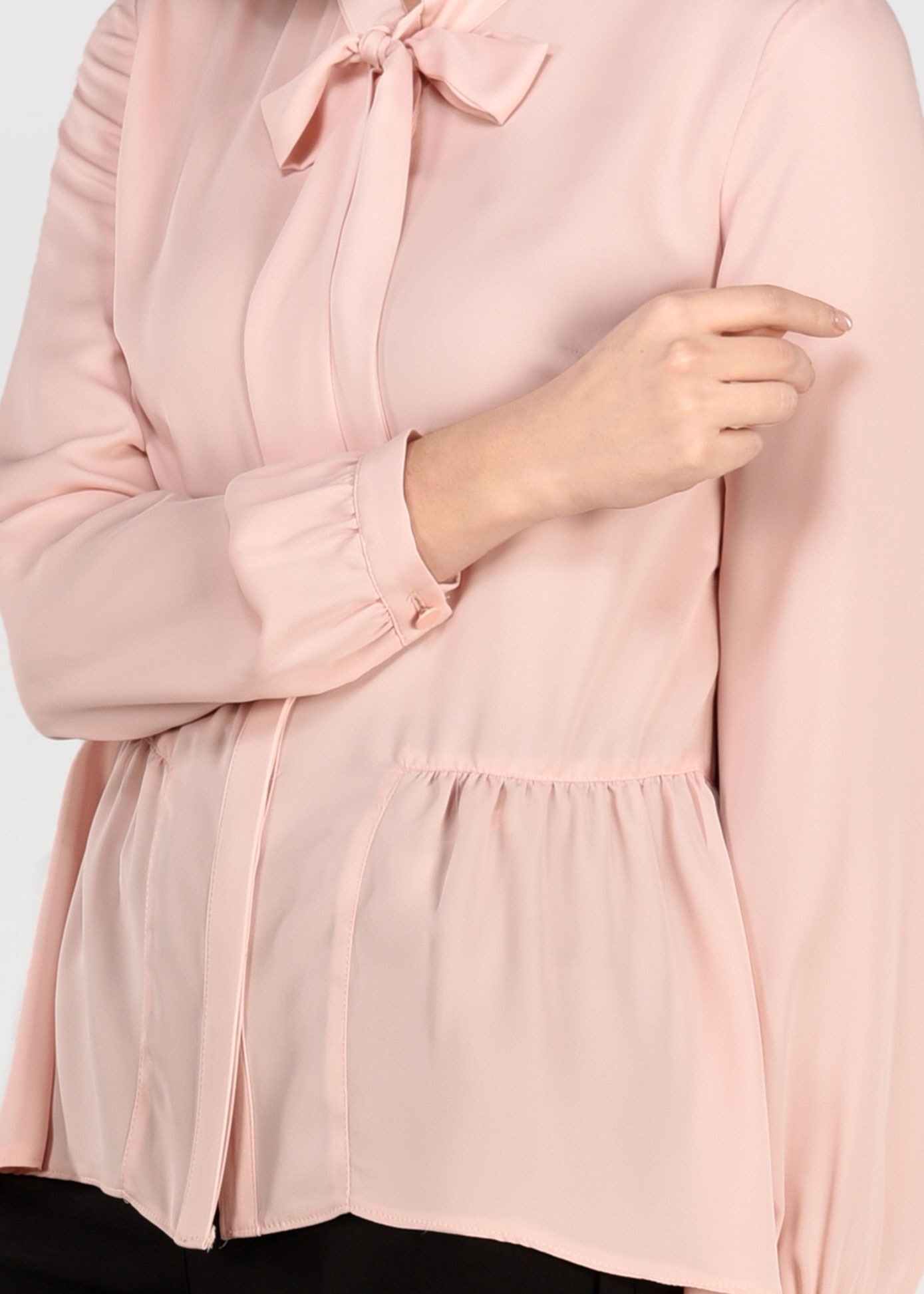 Tesettür giyim PUDRA FİYONK YAKA FIRFIRLI BLUZ 4976