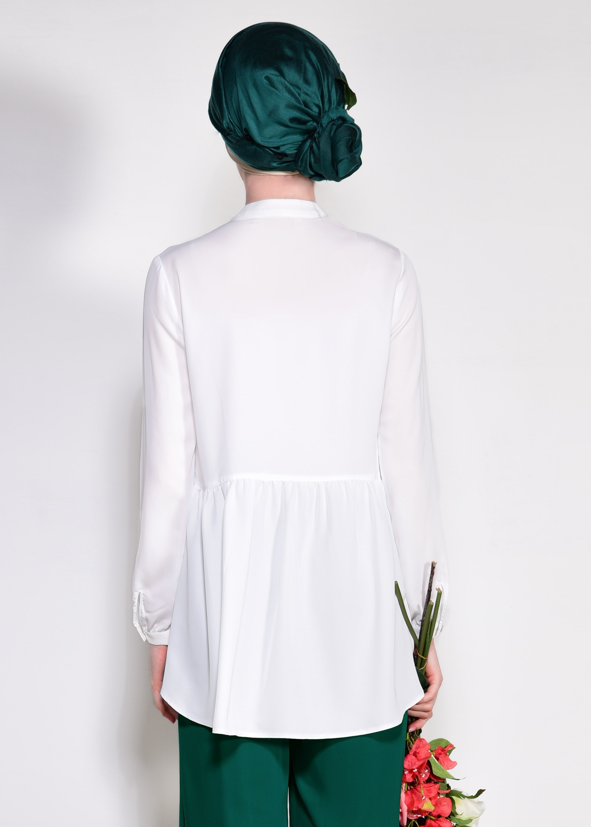 Tesettür giyim BEYAZ FİYONK YAKA FIRFIRLI BLUZ 4976