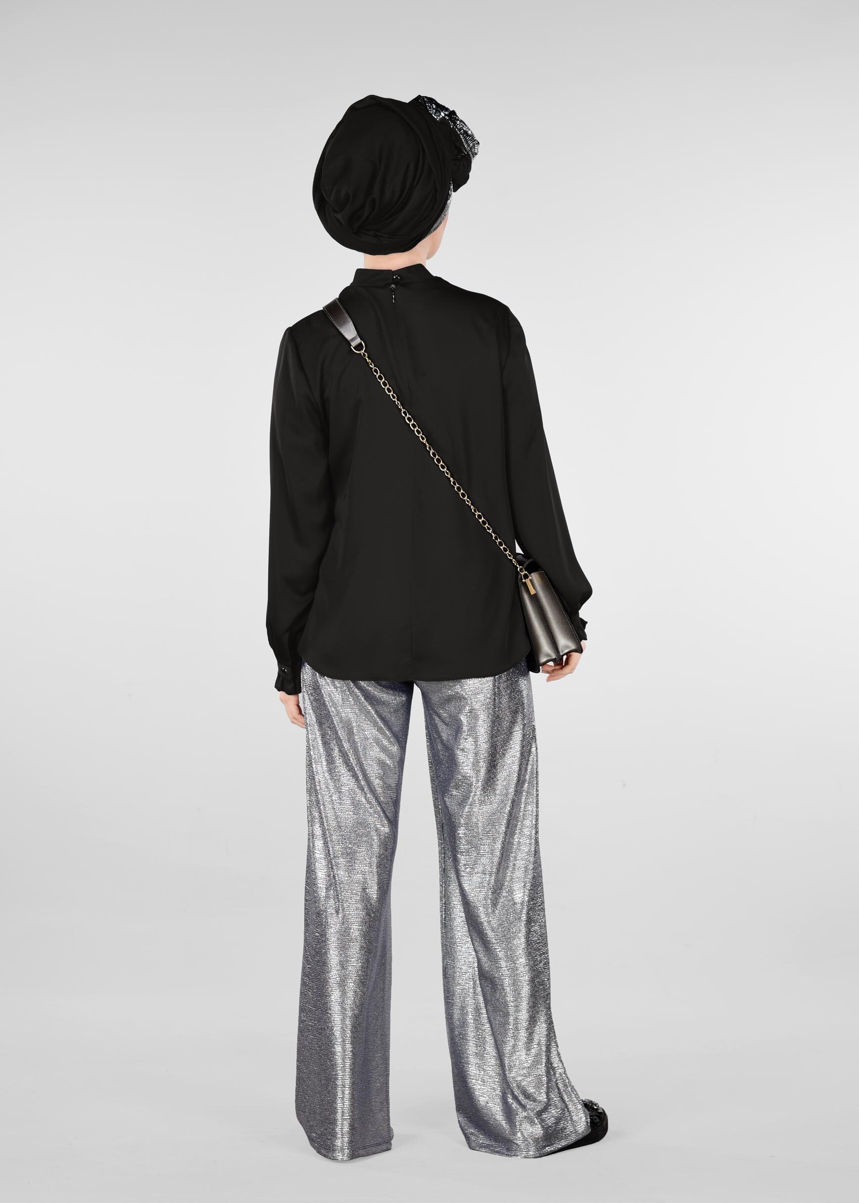 Tesettür giyim SİYAH YAKASI FULAR DETAYLI FIRFIRLI BLUZ 4980