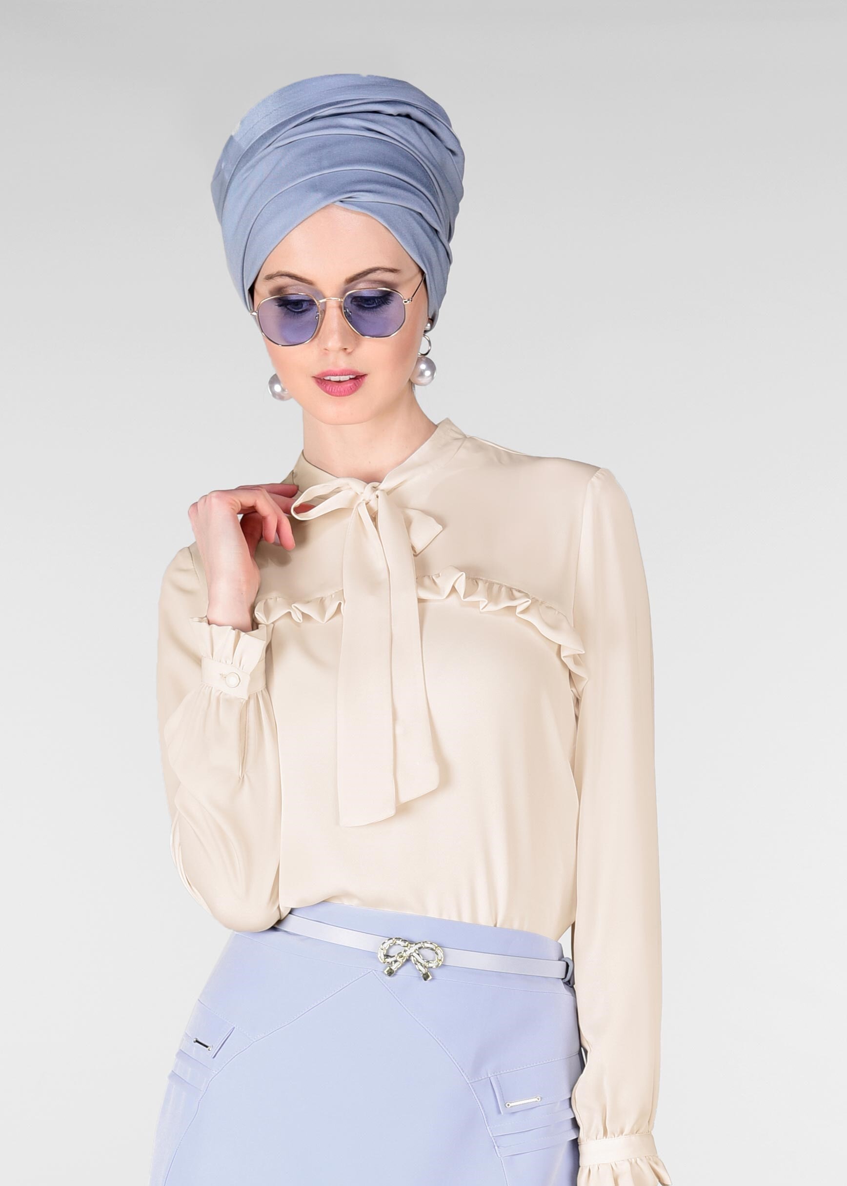 Tesettür giyim EKRU YAKASI FULAR DETAYLI FIRFIRLI BLUZ 4980