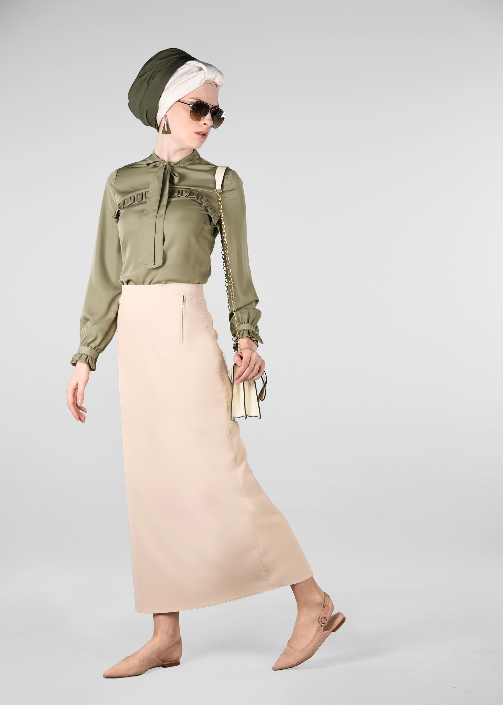 Tesettür giyim HAKİ YAKASI FULAR DETAYLI FIRFIRLI BLUZ 4980