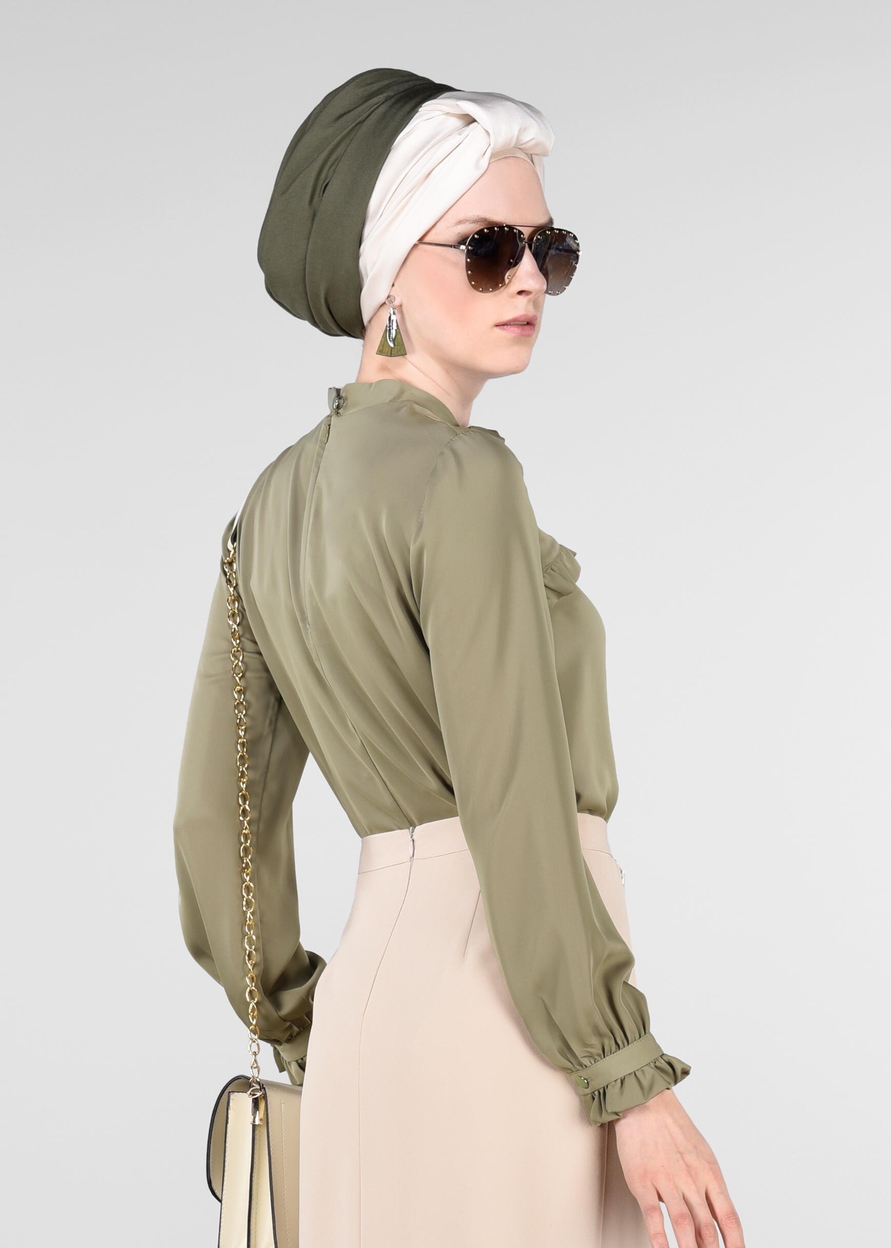 Tesettür giyim HAKİ YAKASI FULAR DETAYLI FIRFIRLI BLUZ 4980