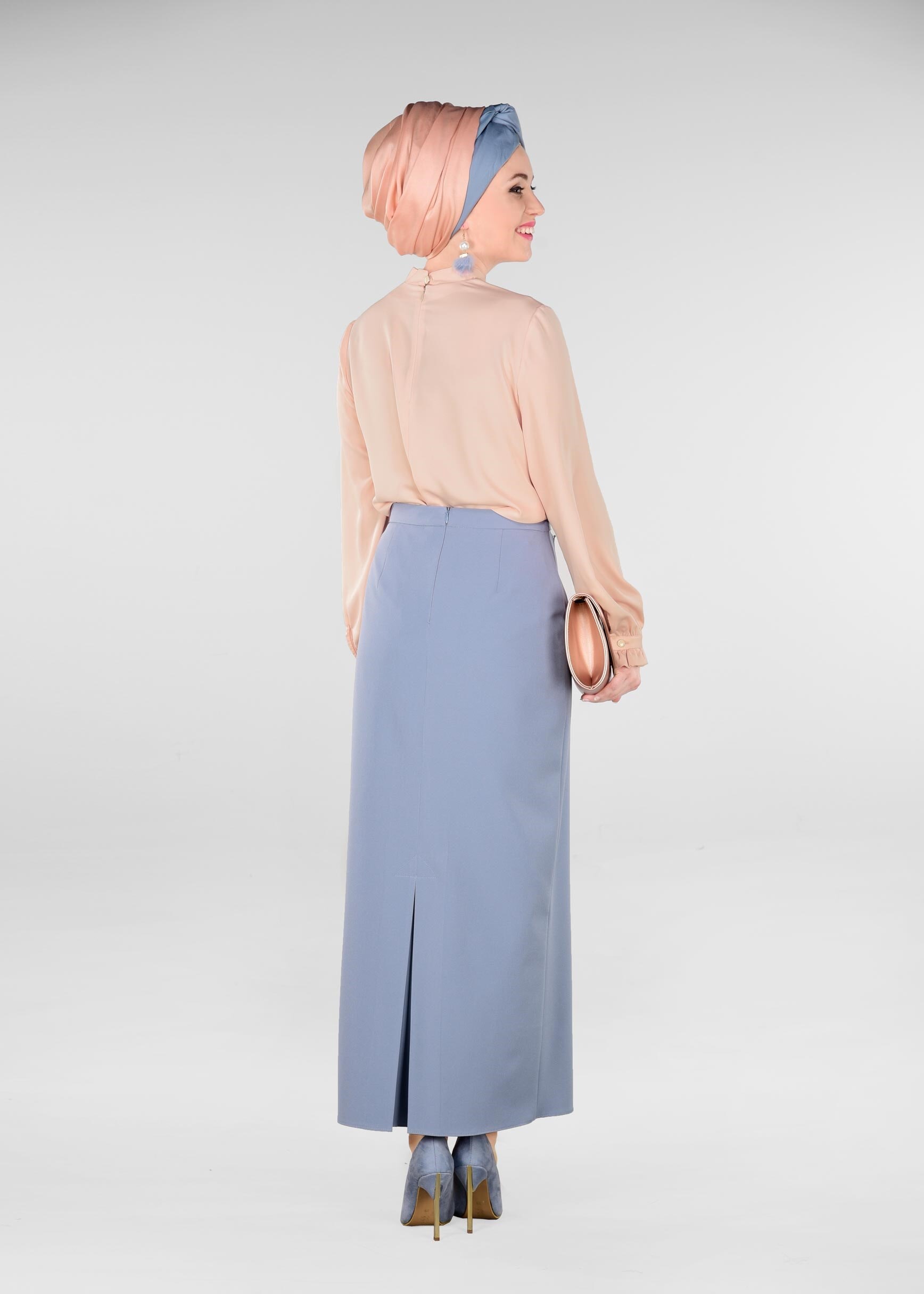 Tesettür giyim PUDRA YAKASI FULAR DETAYLI FIRFIRLI BLUZ 4980