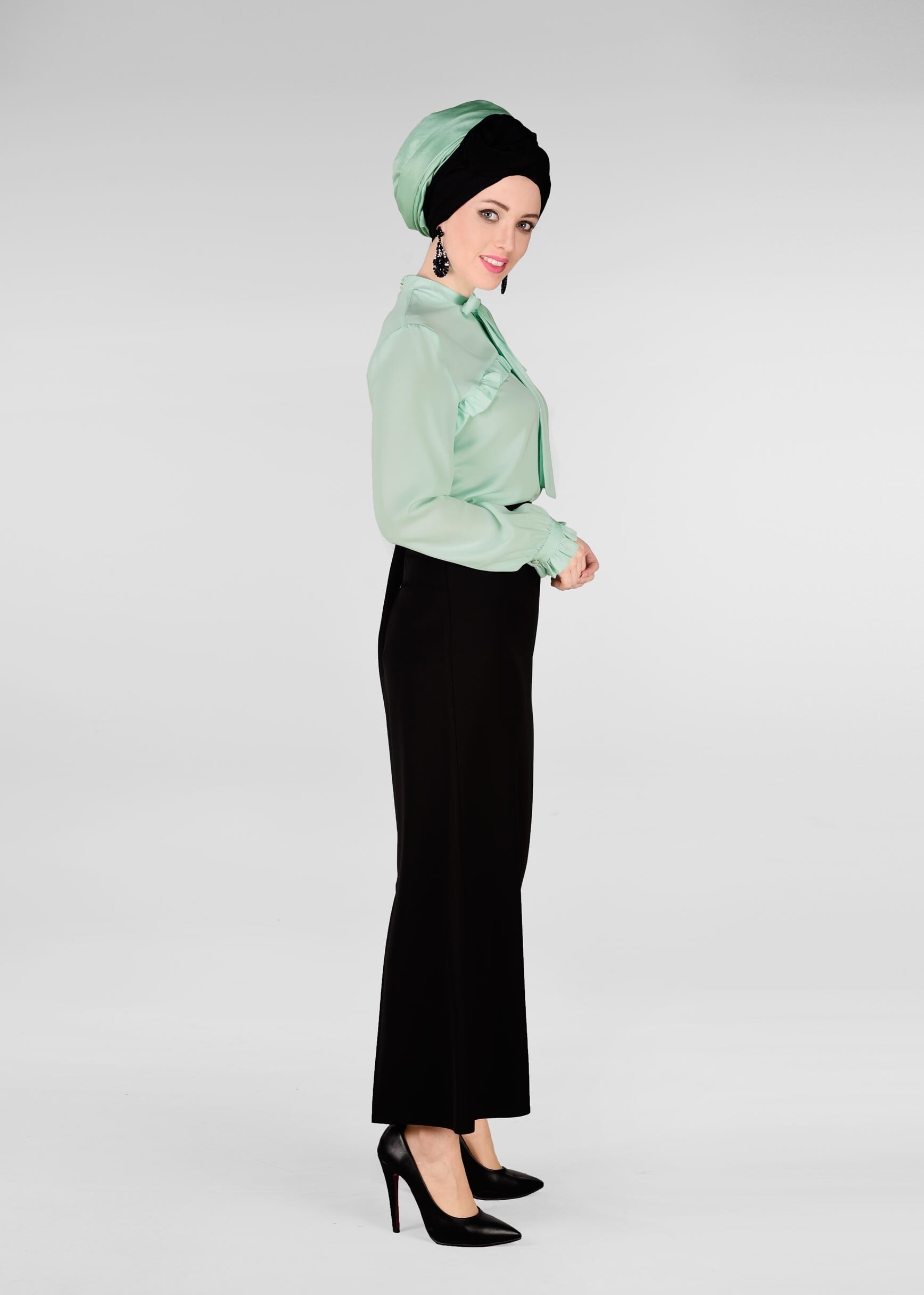 Tesettür giyim YEŞİL YAKASI FULAR DETAYLI FIRFIRLI BLUZ 4980