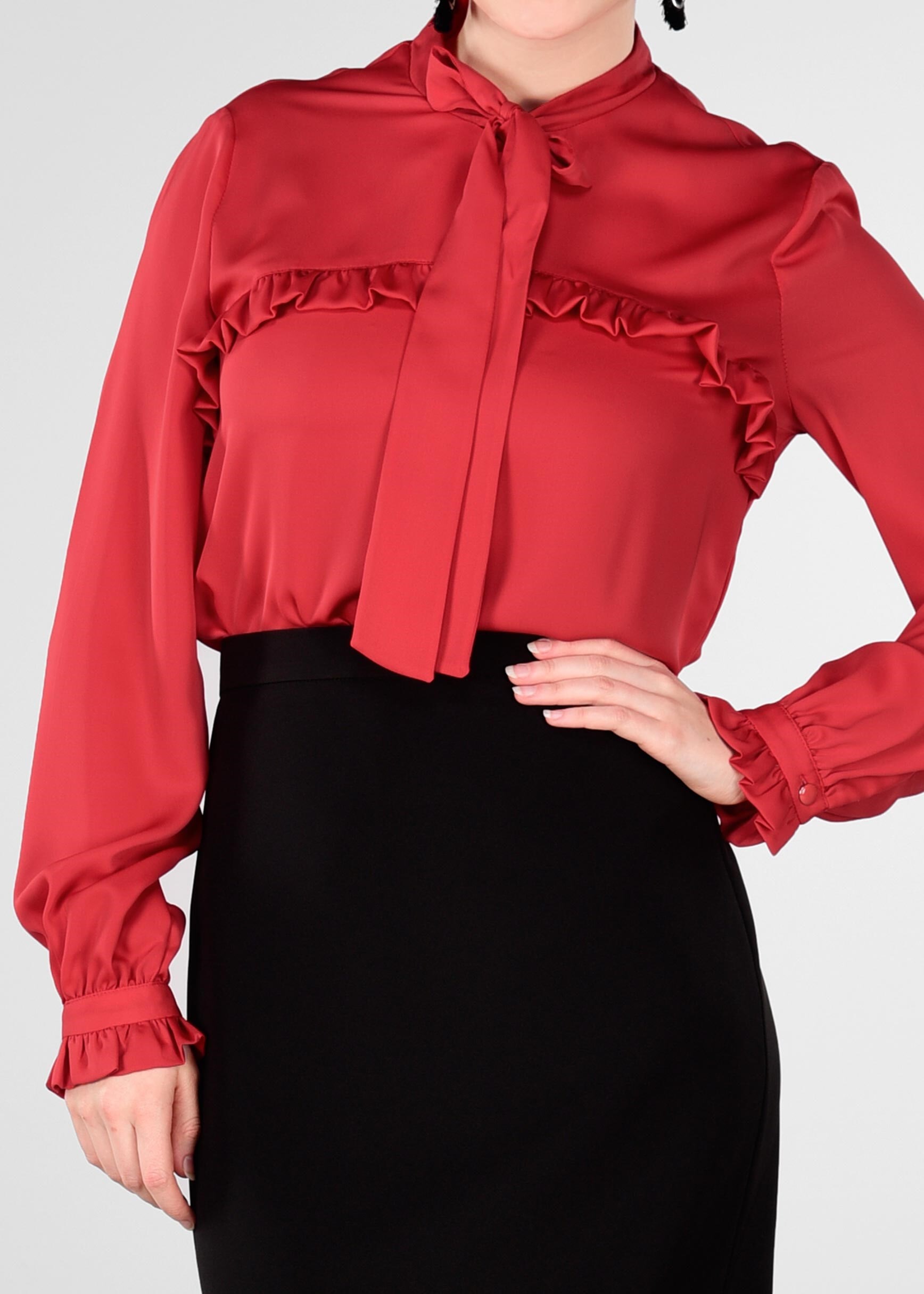 Tesettür giyim KIRMIZI YAKASI FULAR DETAYLI FIRFIRLI BLUZ 4980