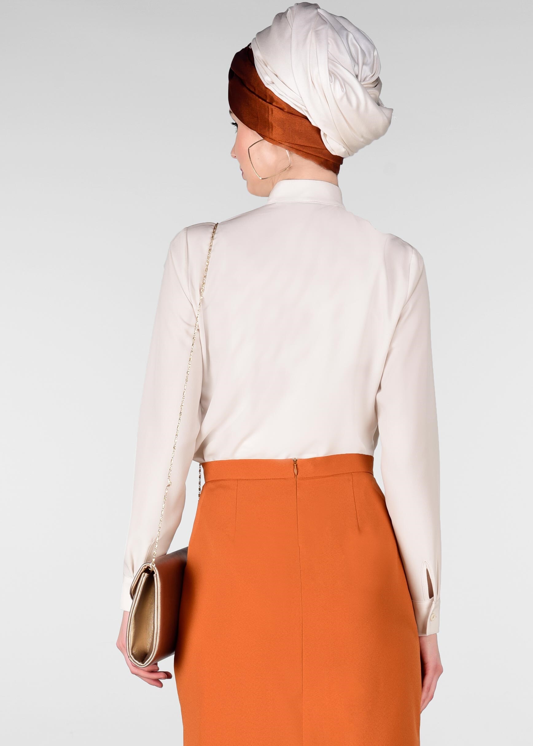 Tesettür giyim BEJ FULARLI BLUZ 4983