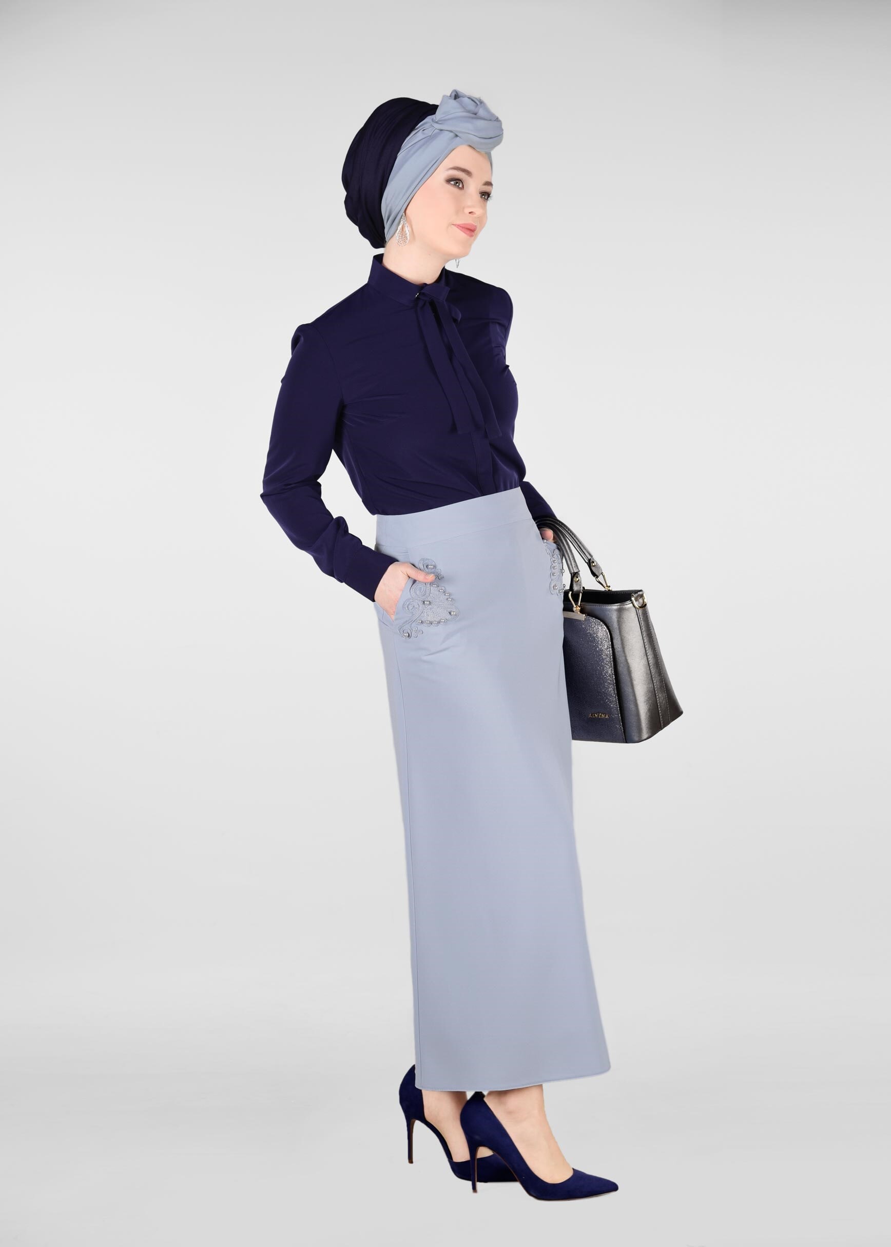 Tesettür giyim LACİVERT FULARLI BLUZ 4983