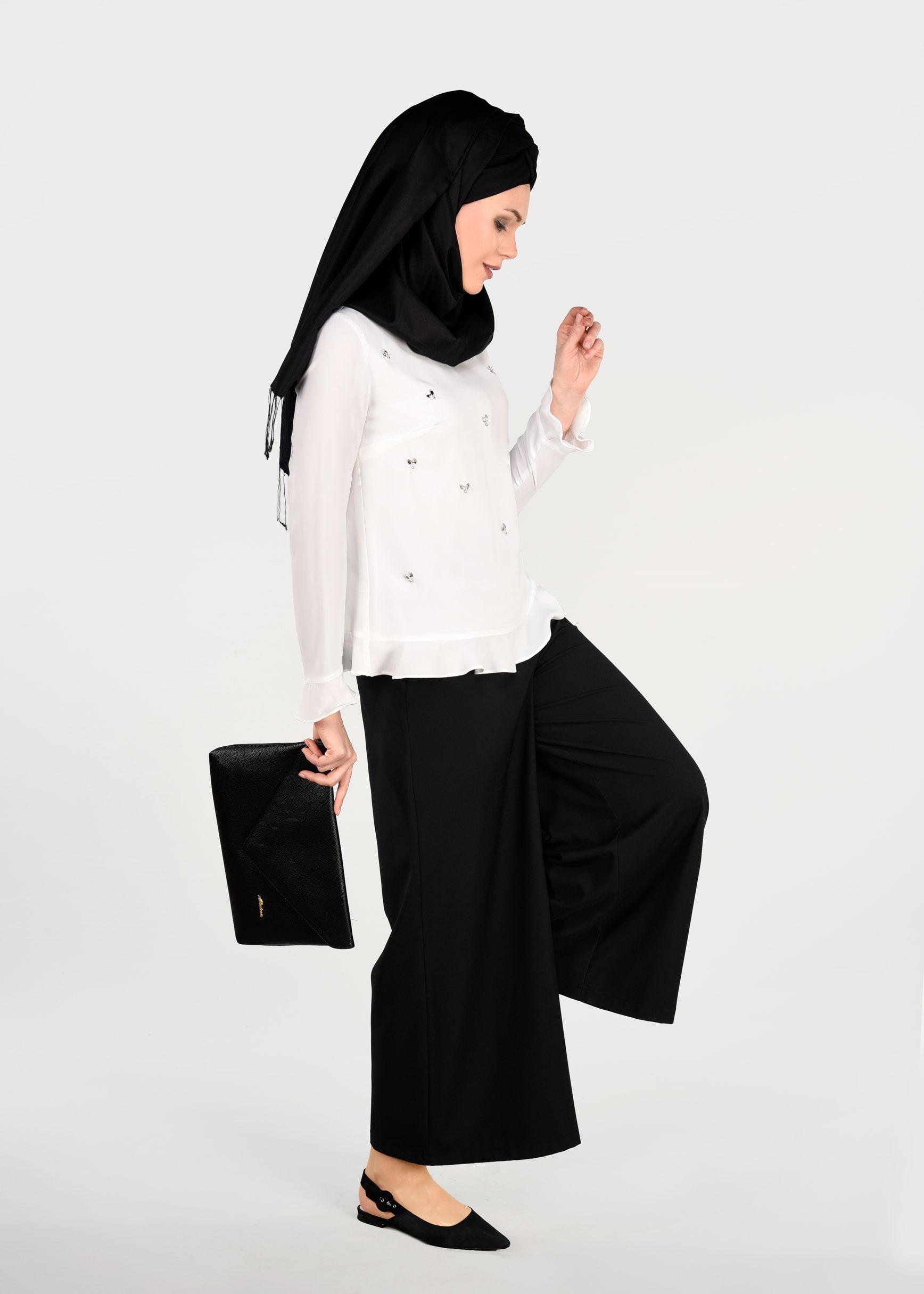 Tesettür giyim BEYAZ BONCUK İŞLEMELİ BLUZ 4984