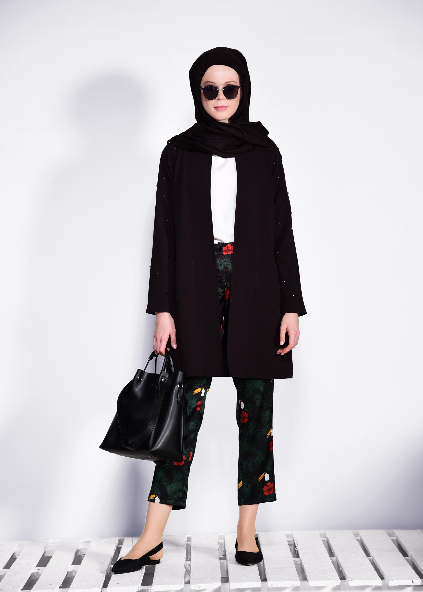 Tesettür giyim SİYAH YUVARLAK YAKA İNCİ İŞLEMELİ CEKET 4069