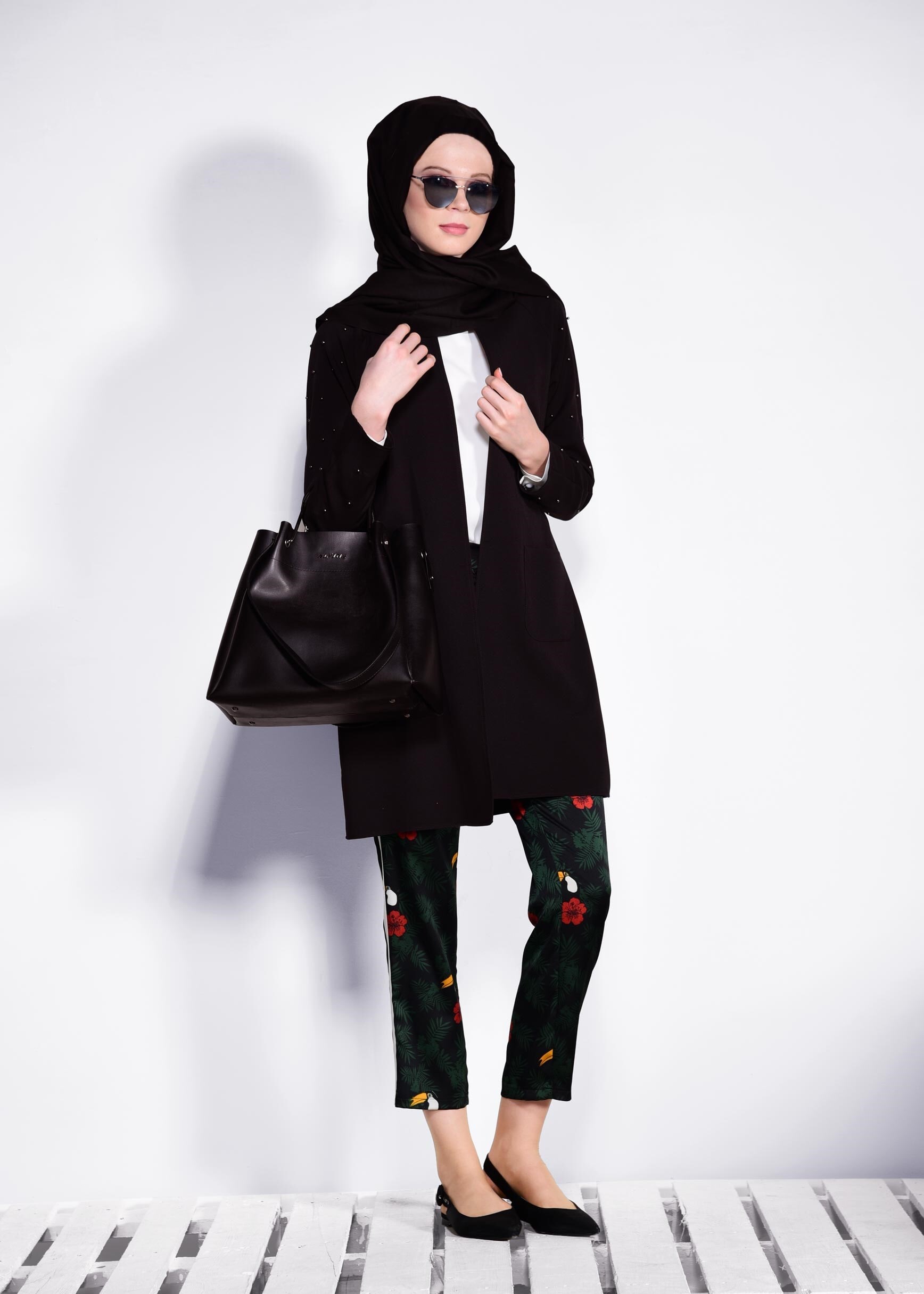 Tesettür giyim SİYAH YUVARLAK YAKA İNCİ İŞLEMELİ CEKET 4069