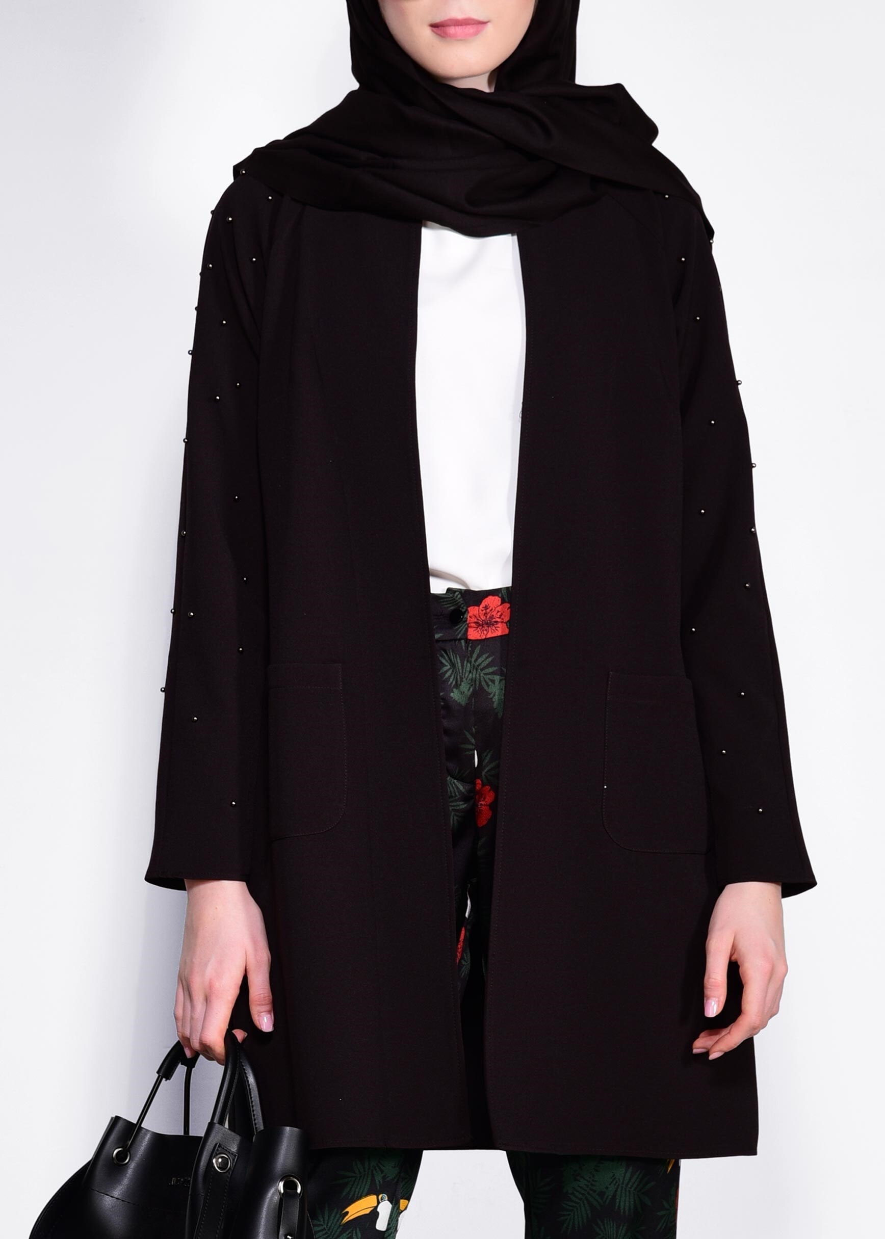 Tesettür giyim SİYAH YUVARLAK YAKA İNCİ İŞLEMELİ CEKET 4069