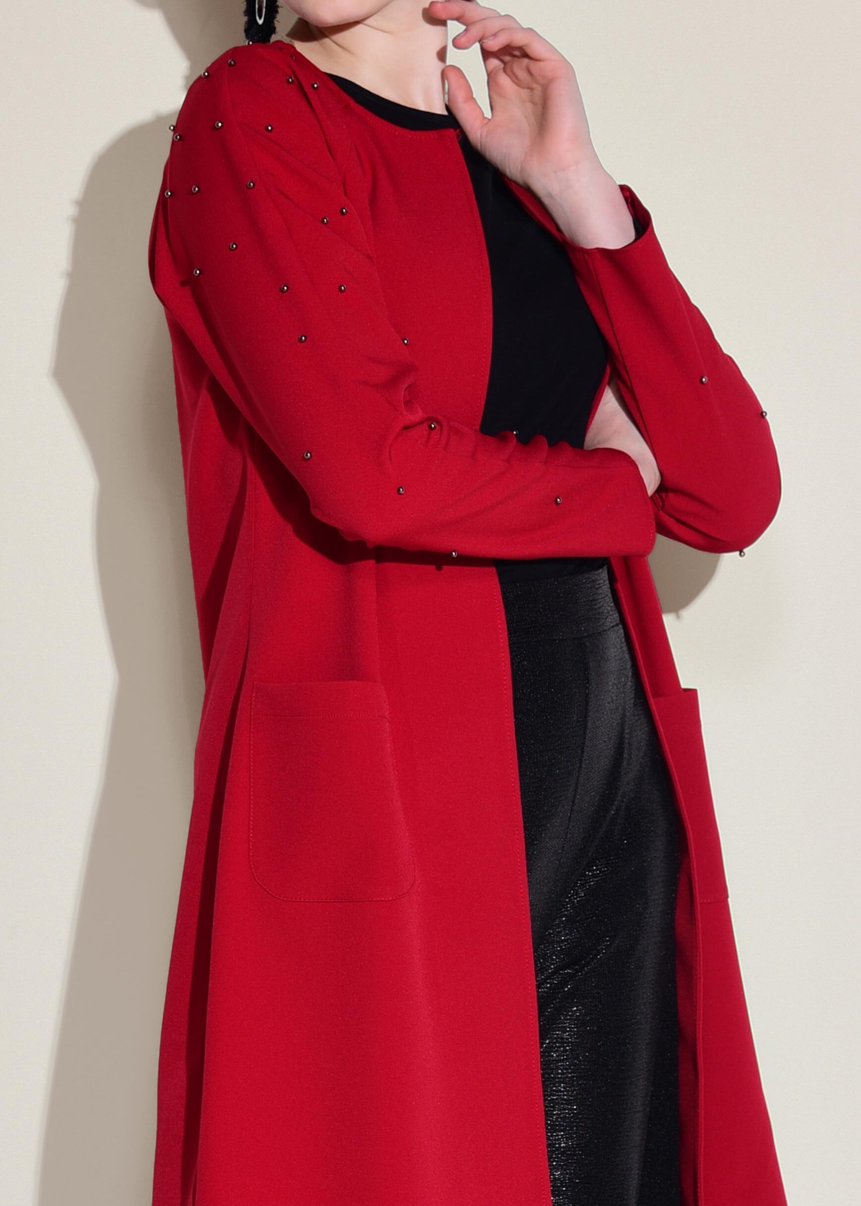 Tesettür giyim KIRMIZI YUVARLAK YAKA İNCİ İŞLEMELİ CEKET 4069