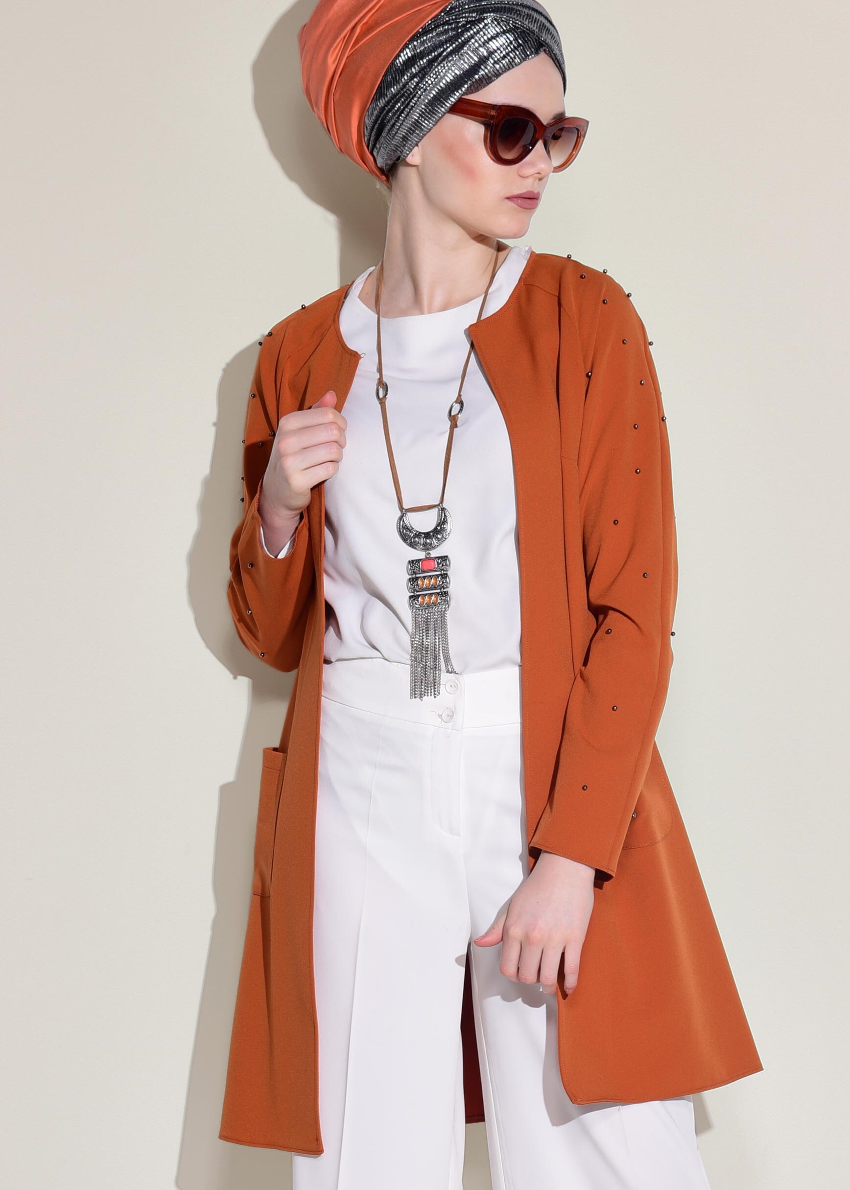 Tesettür giyim TURUNCU YUVARLAK YAKA İNCİ İŞLEMELİ CEKET 4069