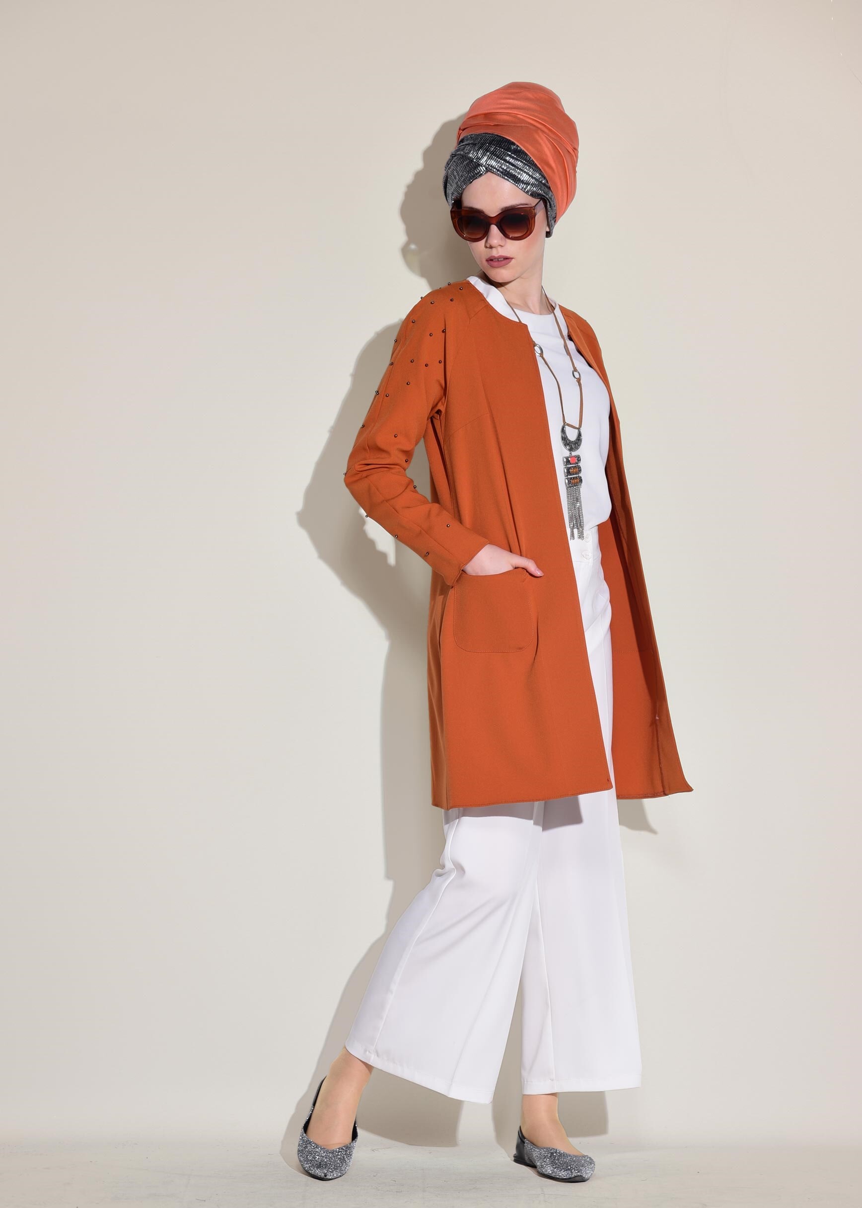 Tesettür giyim TURUNCU YUVARLAK YAKA İNCİ İŞLEMELİ CEKET 4069