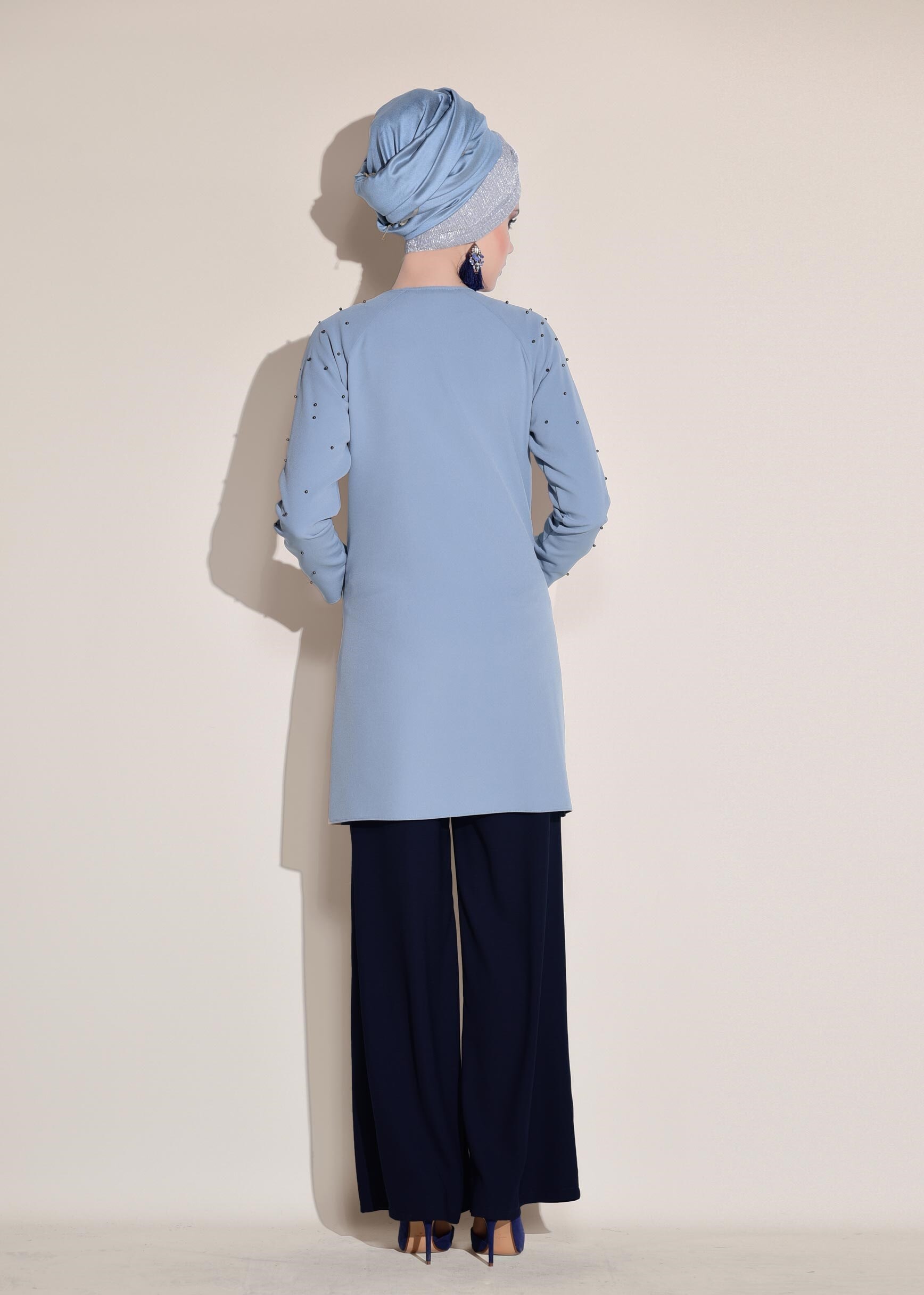 Tesettür giyim MAVİ YUVARLAK YAKA İNCİ İŞLEMELİ CEKET 4069