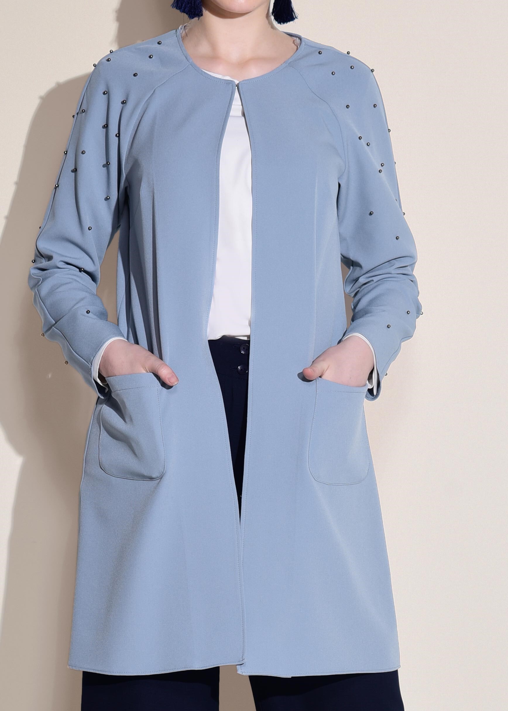 Tesettür giyim MAVİ YUVARLAK YAKA İNCİ İŞLEMELİ CEKET 4069