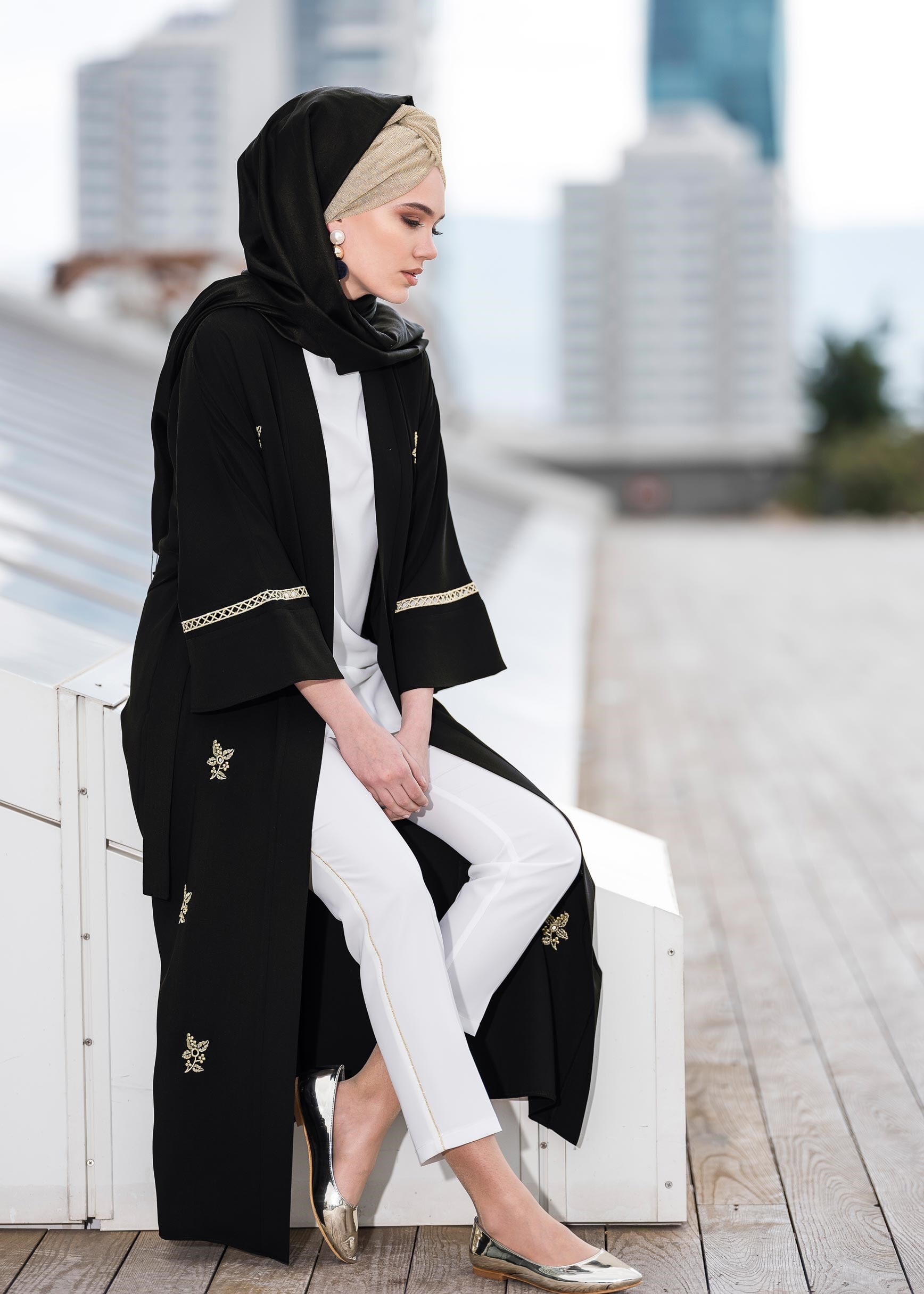 Tesettür giyim SİYAH NAKIŞ İŞLEMELİ KUŞAKLI CEKET 4092