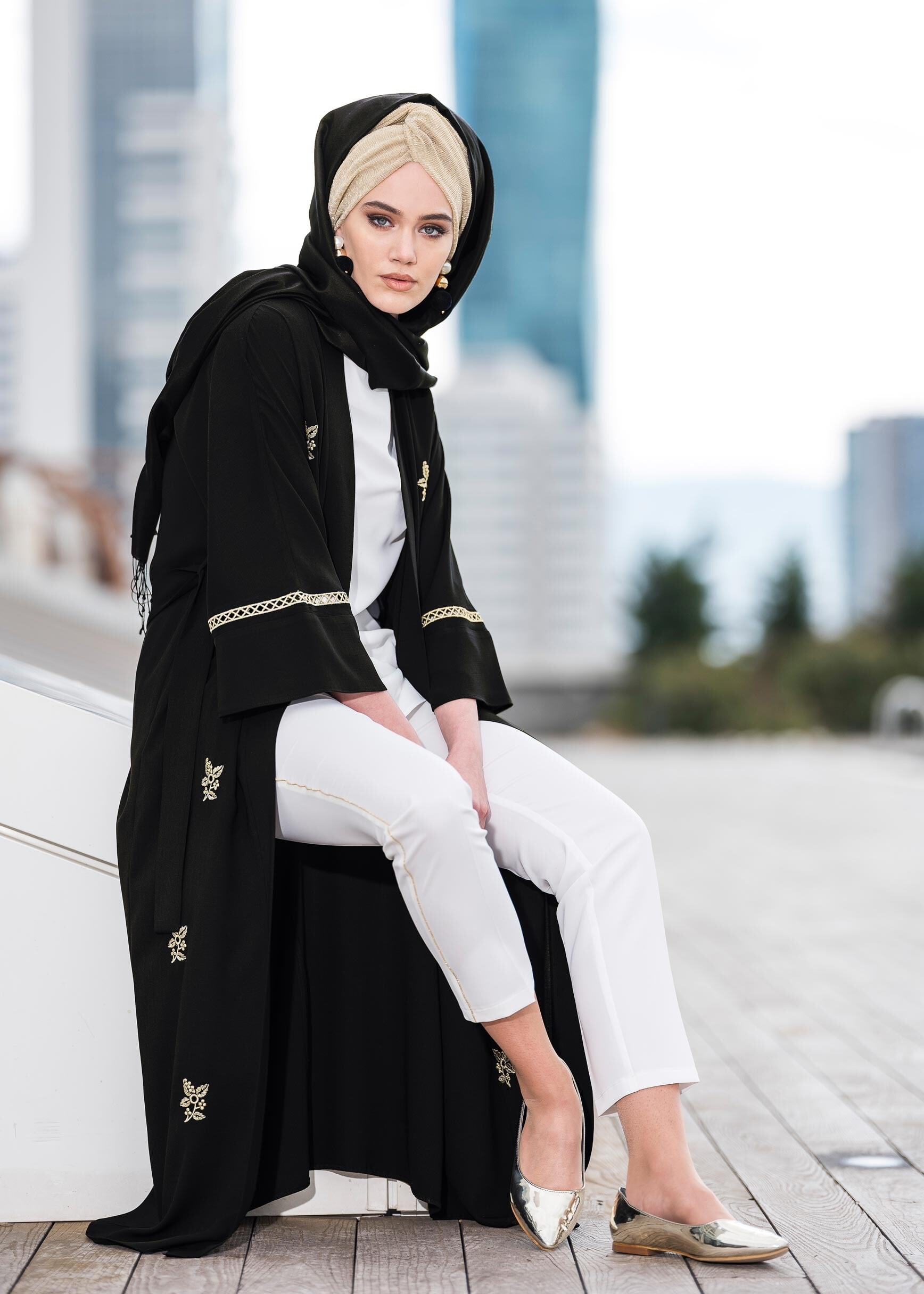 Tesettür giyim SİYAH NAKIŞ İŞLEMELİ KUŞAKLI CEKET 4092