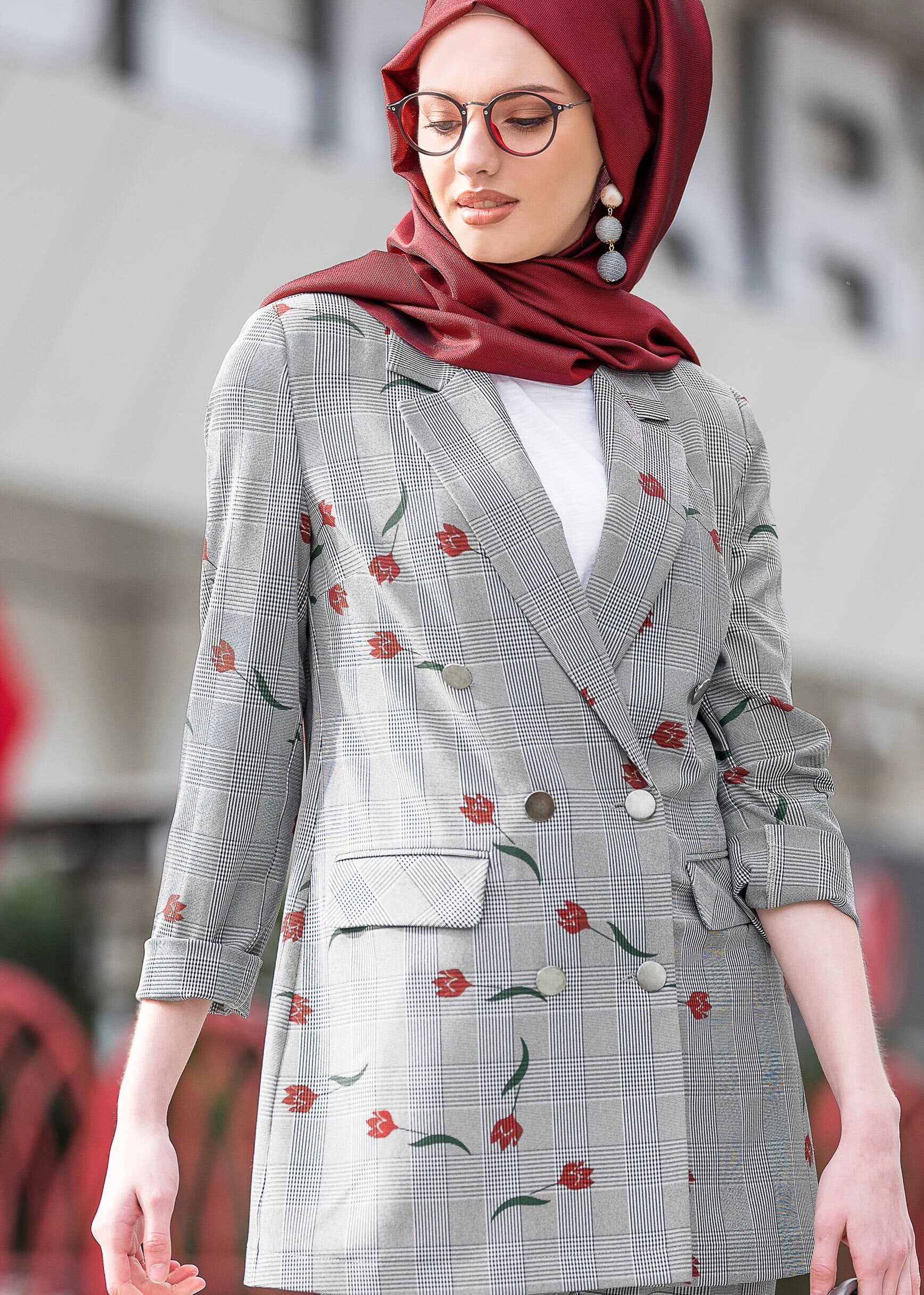 Tesettür giyim SİYAH EKOSE DESENLİ ÇİÇEKLİ CEKET 4158