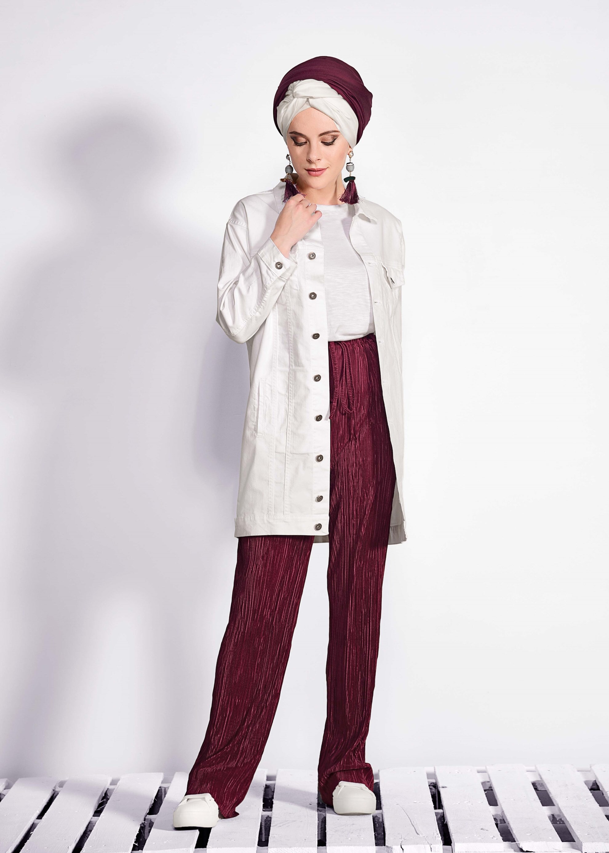 Tesettür giyim BEYAZ DÜĞMELİ KOT CEKET 4169