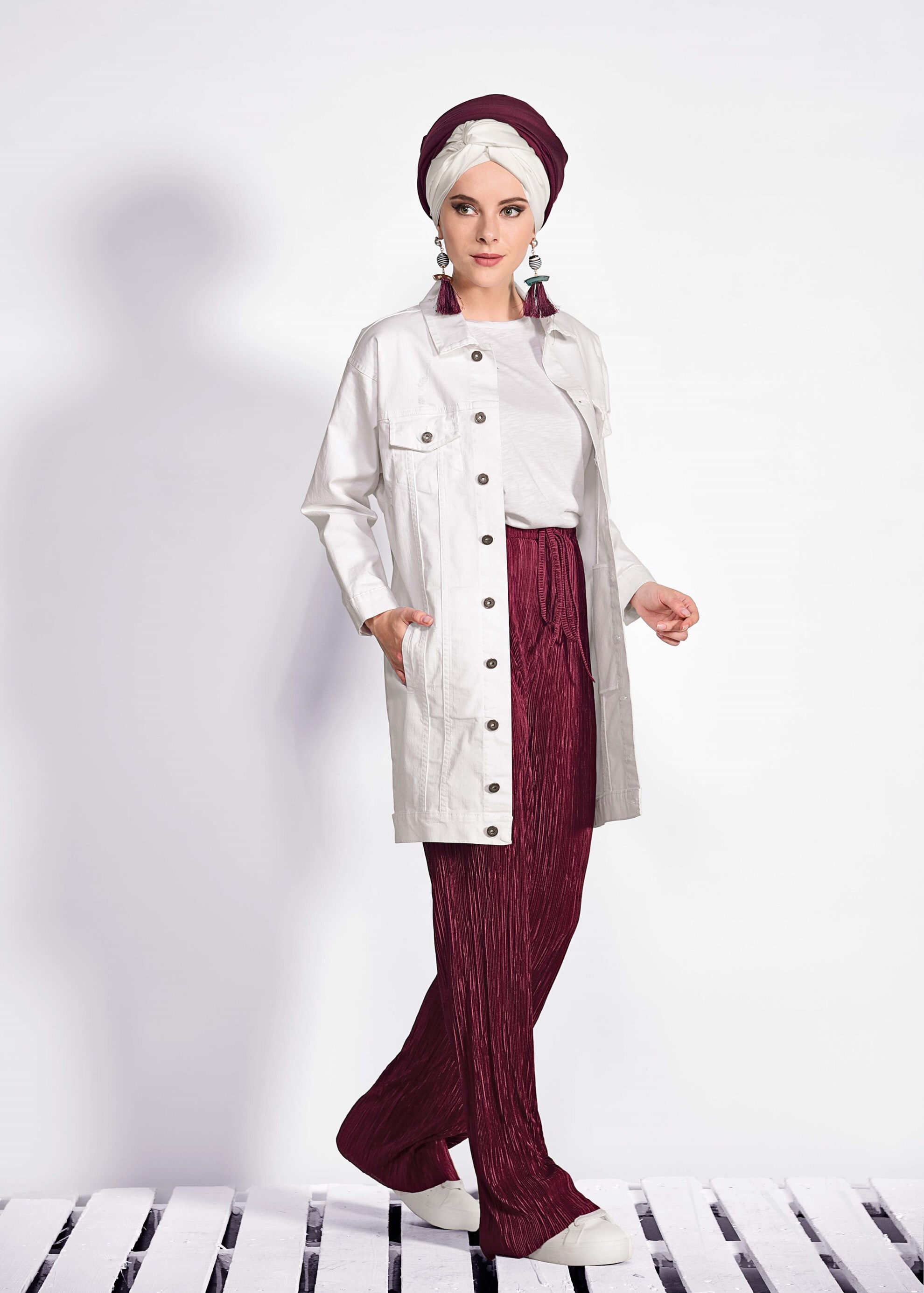 Tesettür giyim BEYAZ DÜĞMELİ KOT CEKET 4169