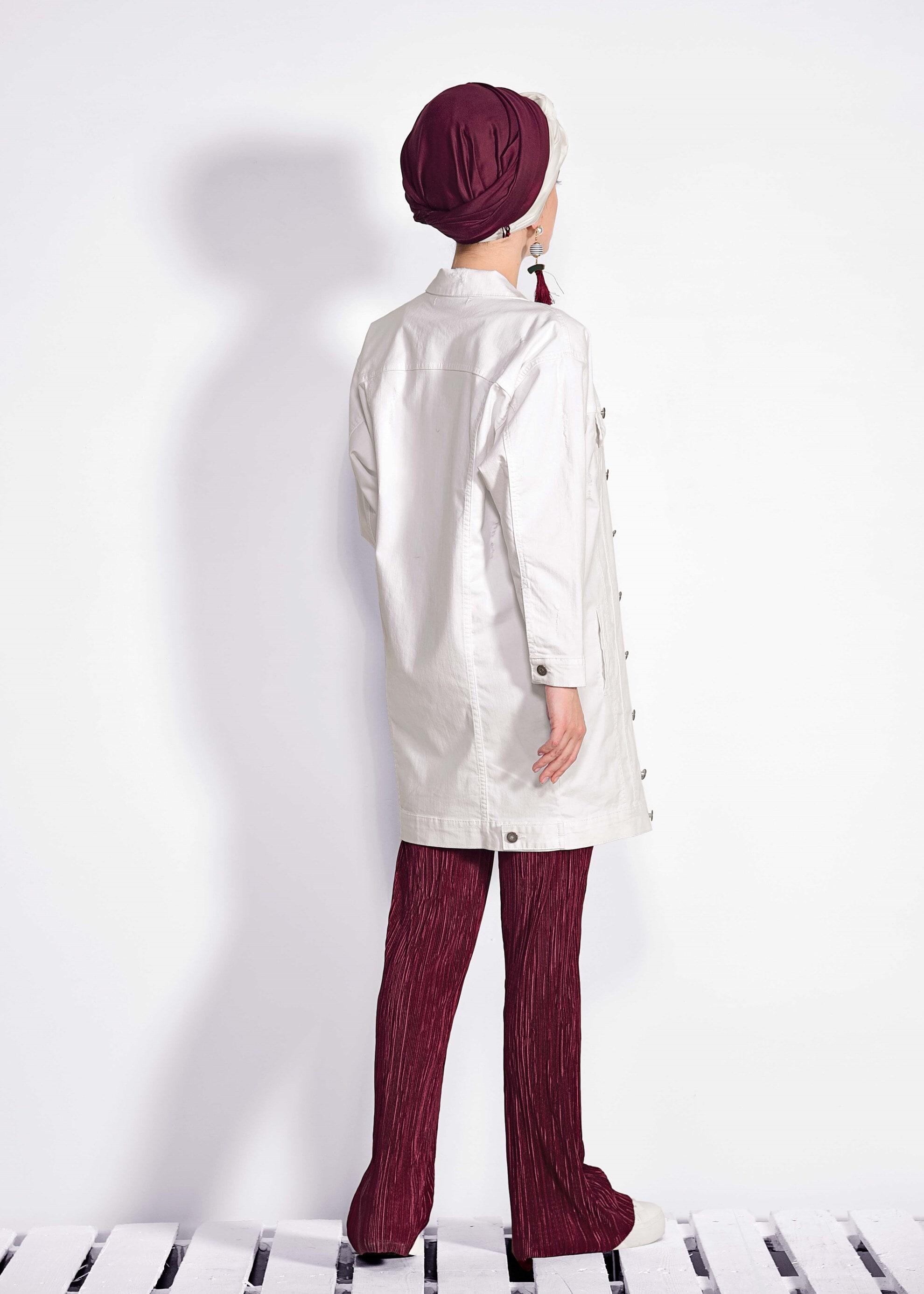 Tesettür giyim BEYAZ DÜĞMELİ KOT CEKET 4169