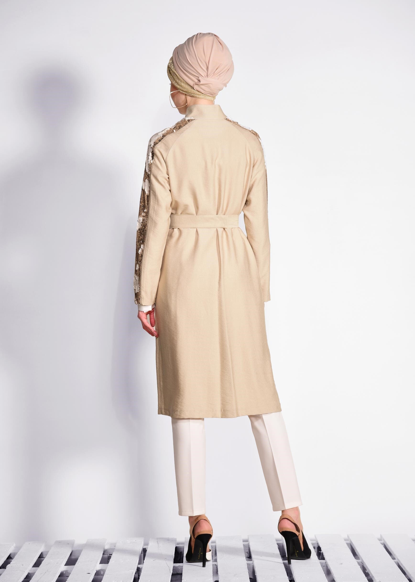 Tesettür giyim BEJ KOLLARI PUL PAYETLİ KEMERLİ GİY ÇIK 4177